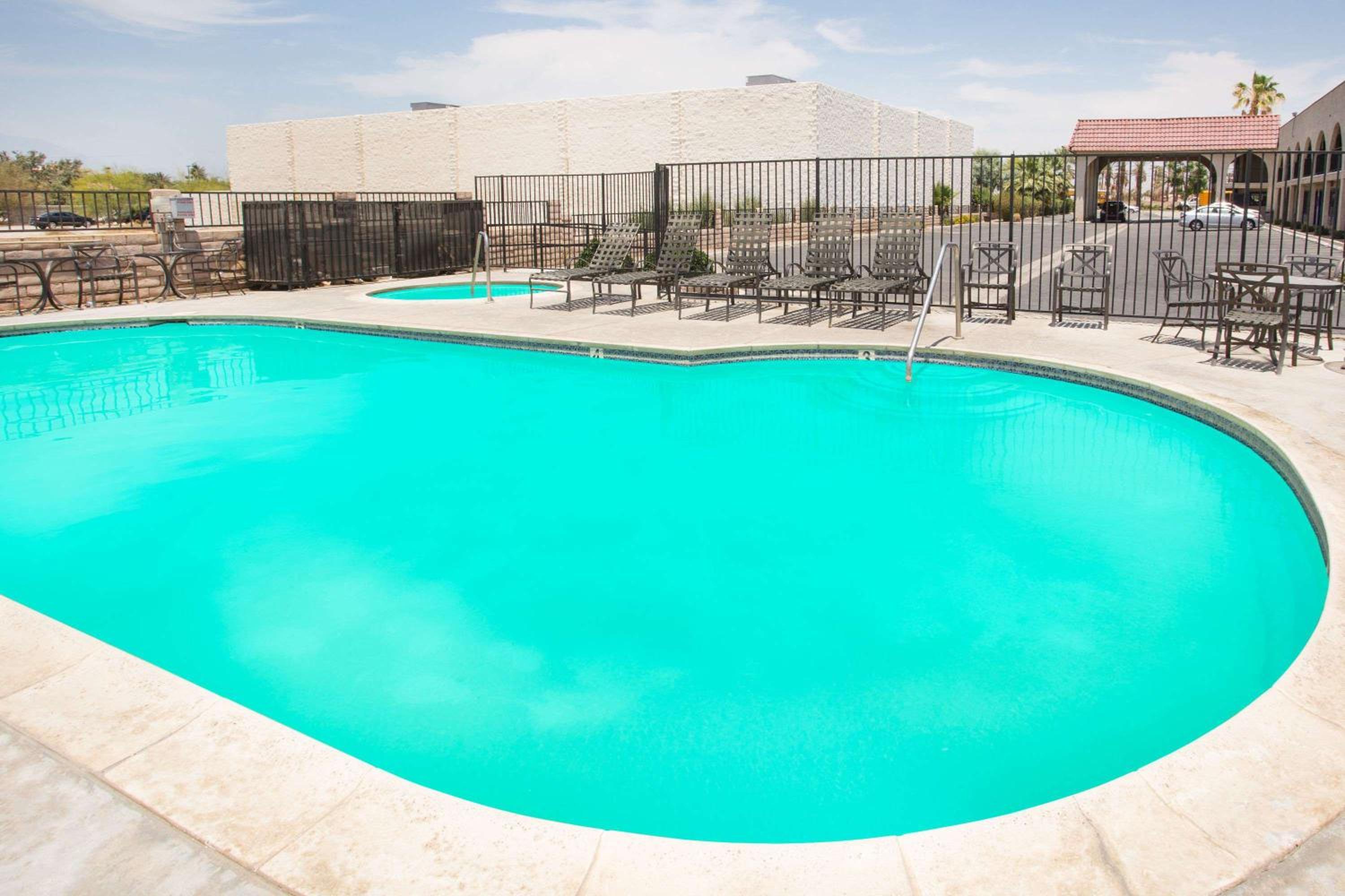 Travelodge by Wyndham Indio - Property Image 8