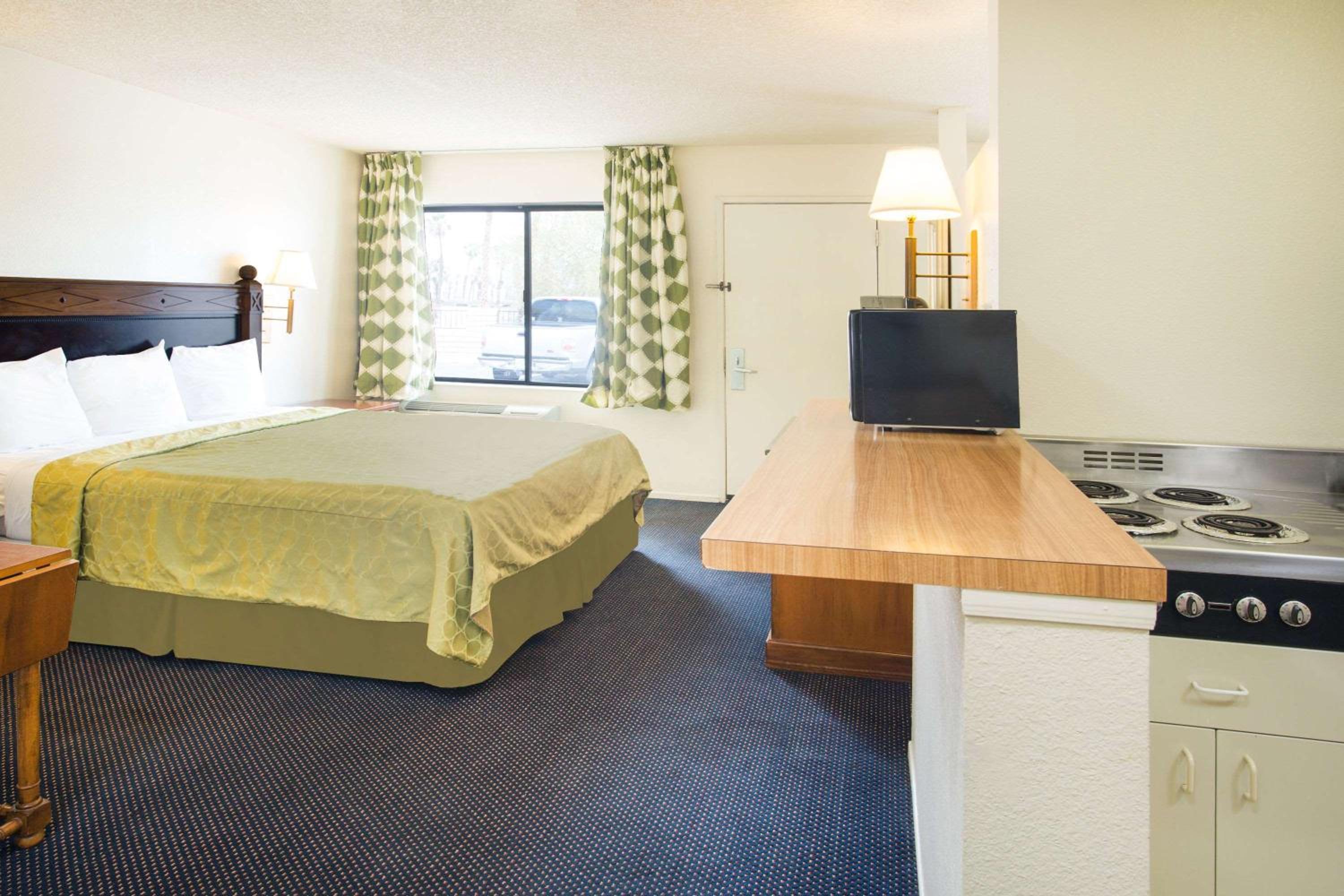 Travelodge by Wyndham Indio - Property Image 7