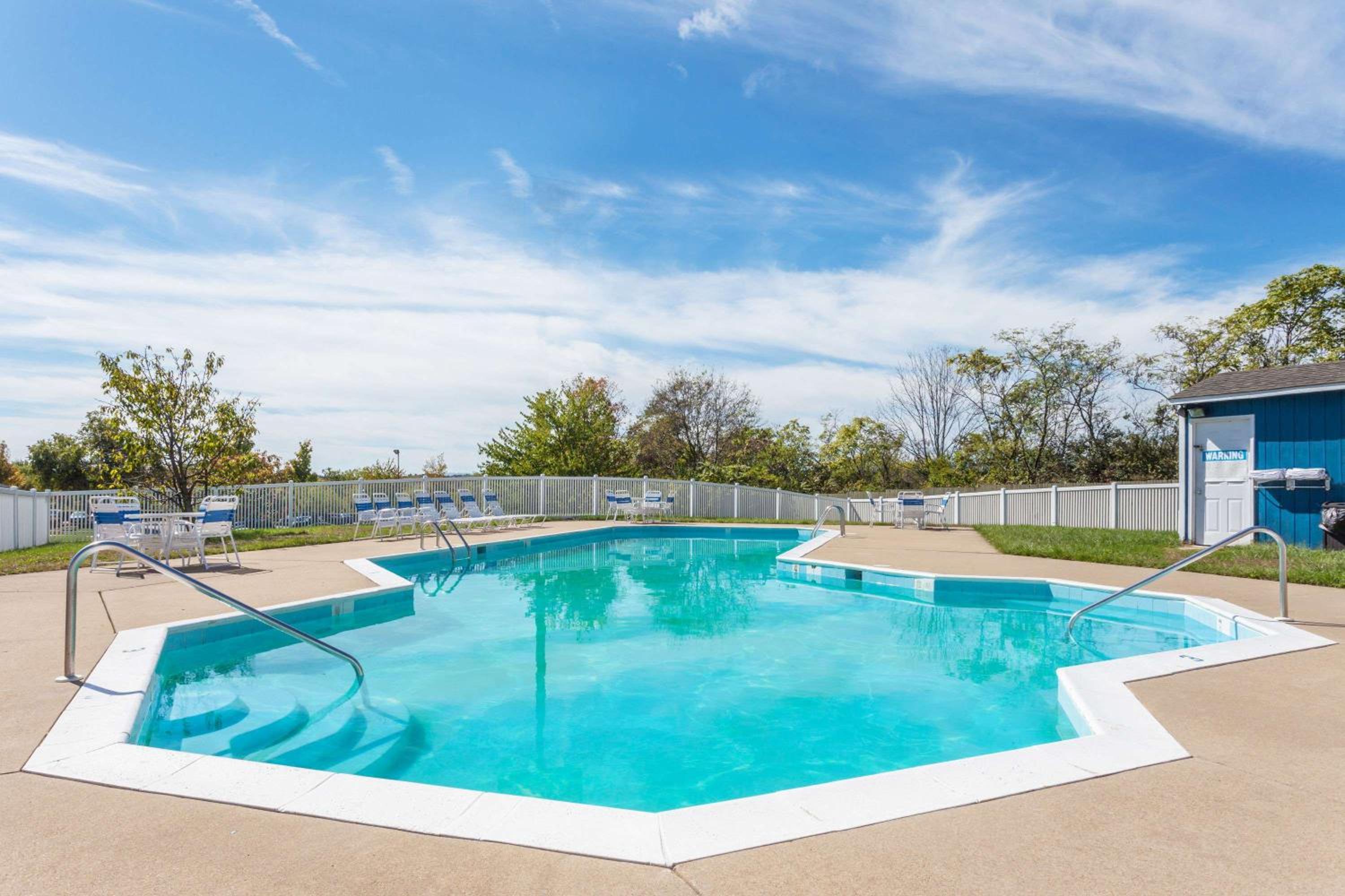 Winchester Vacations - Travelodge by Wyndham Winchester - Property Image 5