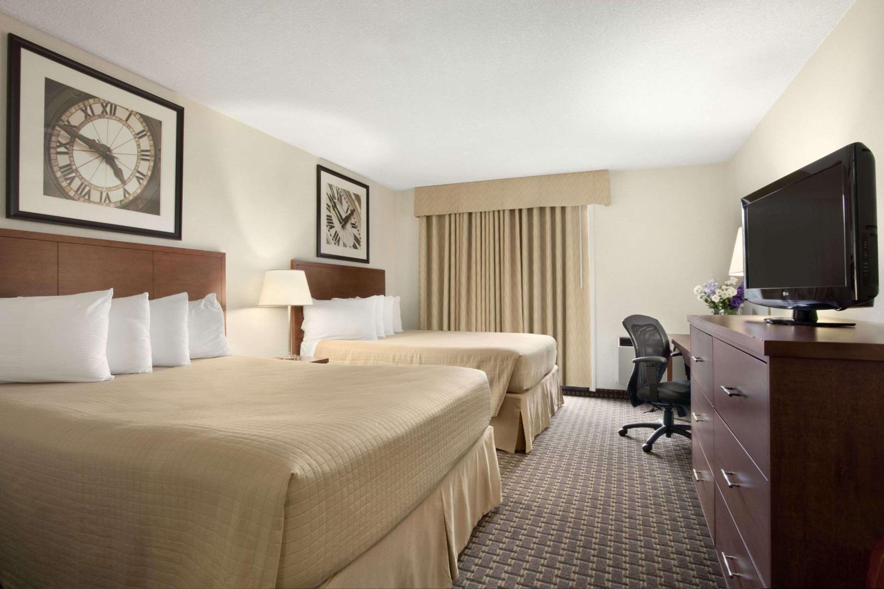 North Bay Vacations - Quality Inn - Property Image 26
