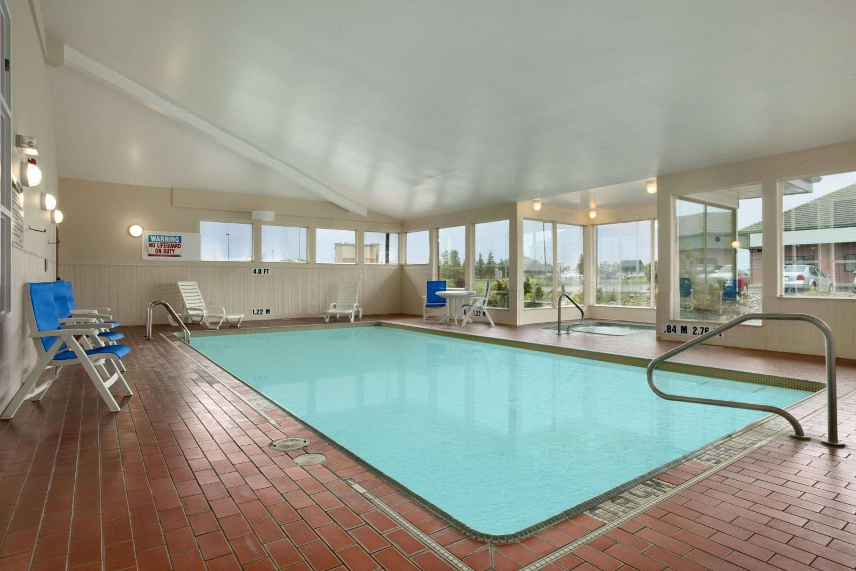 North Bay Vacations - Quality Inn - Property Image 24