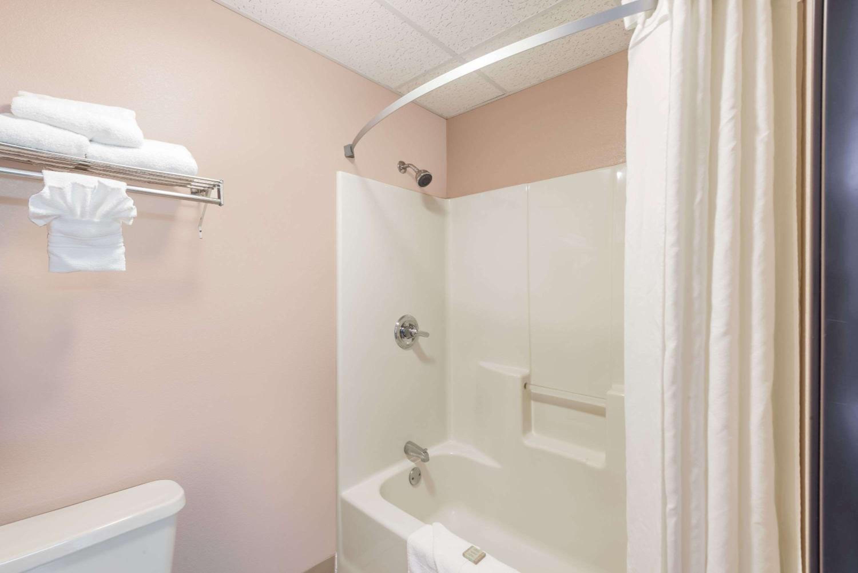 Super 8 by Wyndham Winfield-Quail Ridge Area view 4