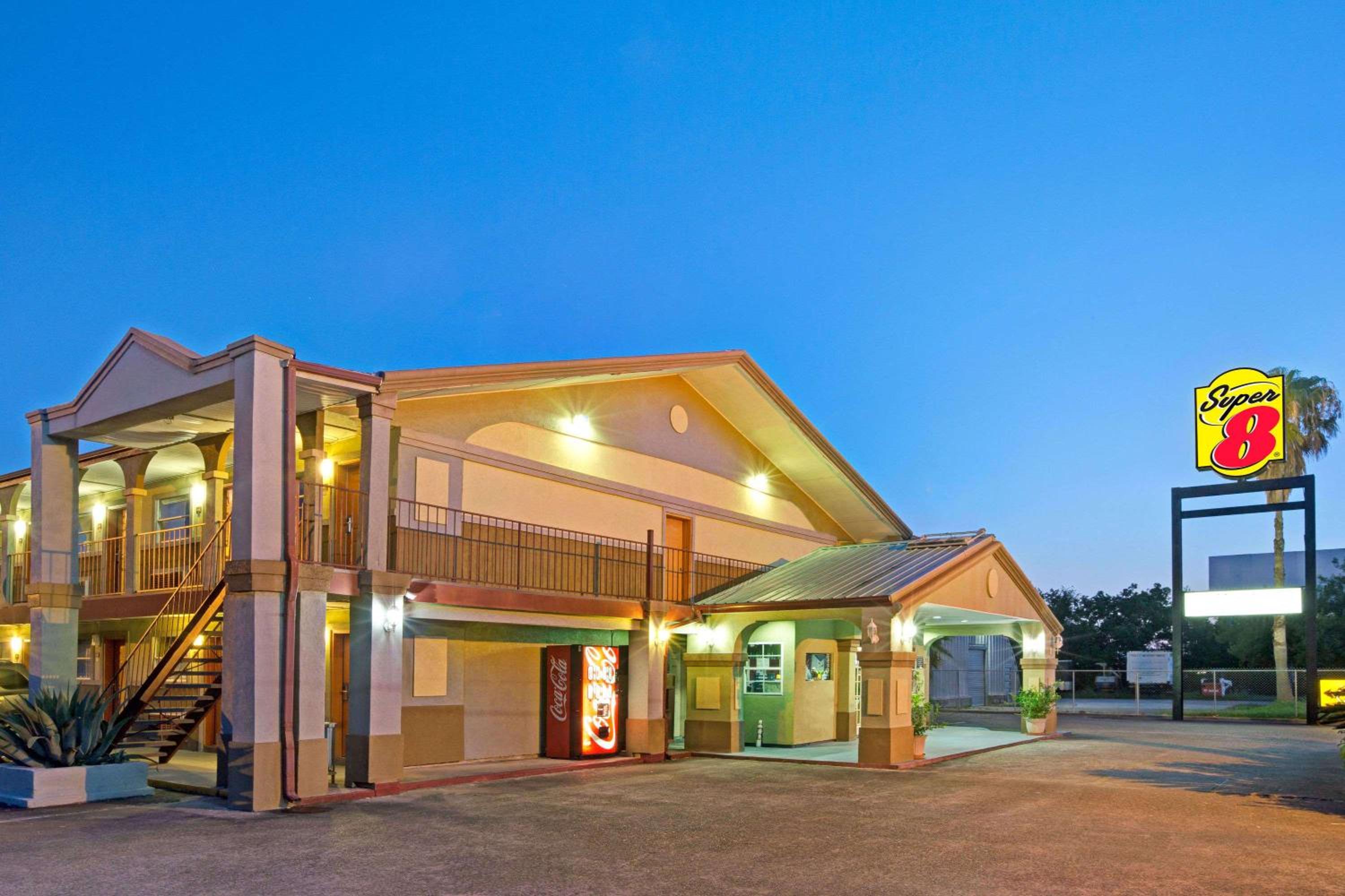 Hotel Super 8 by Wyndham La Marque TX/Texas City Area