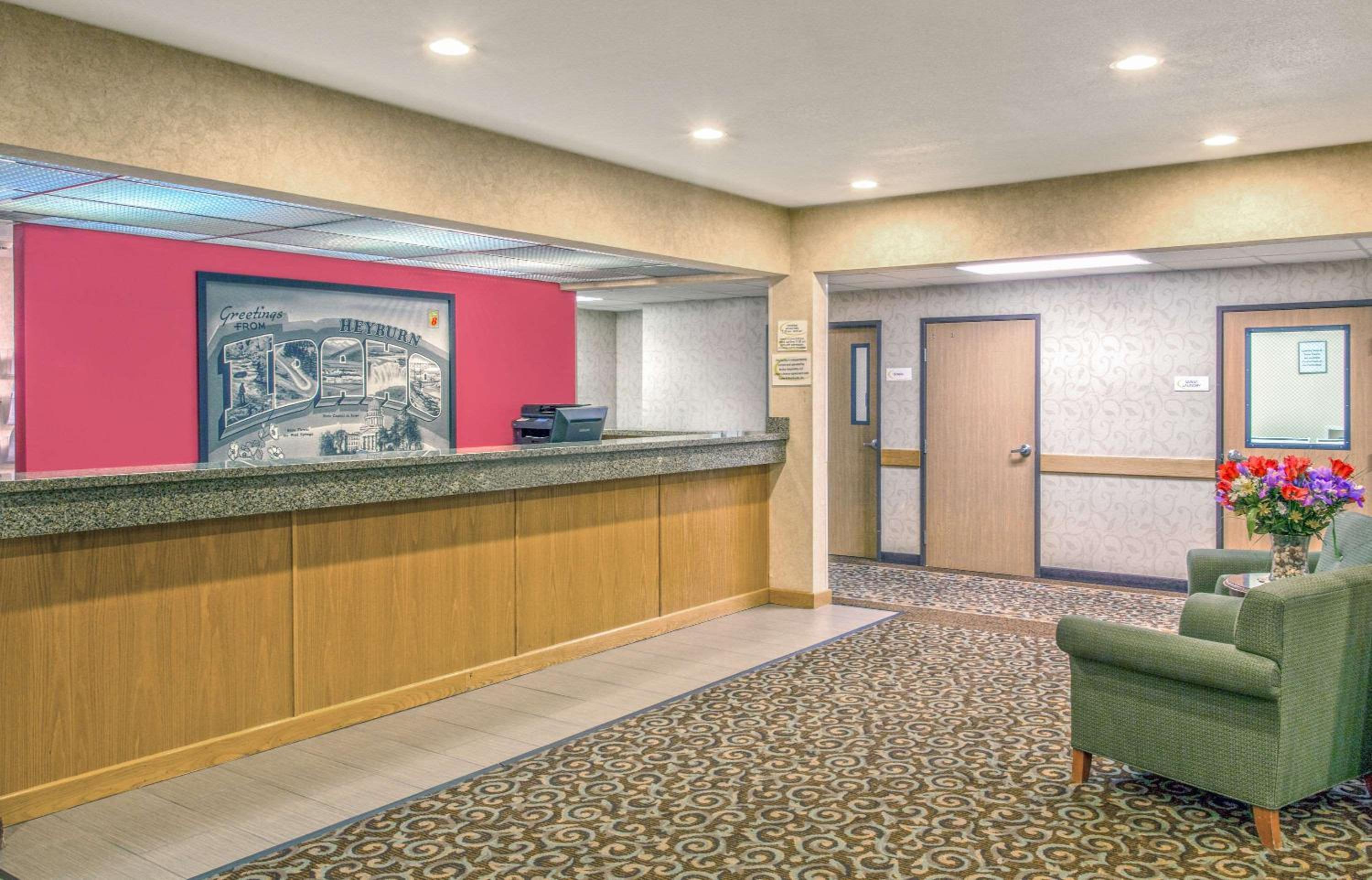 Super 8 by Wyndham Heyburn view 3