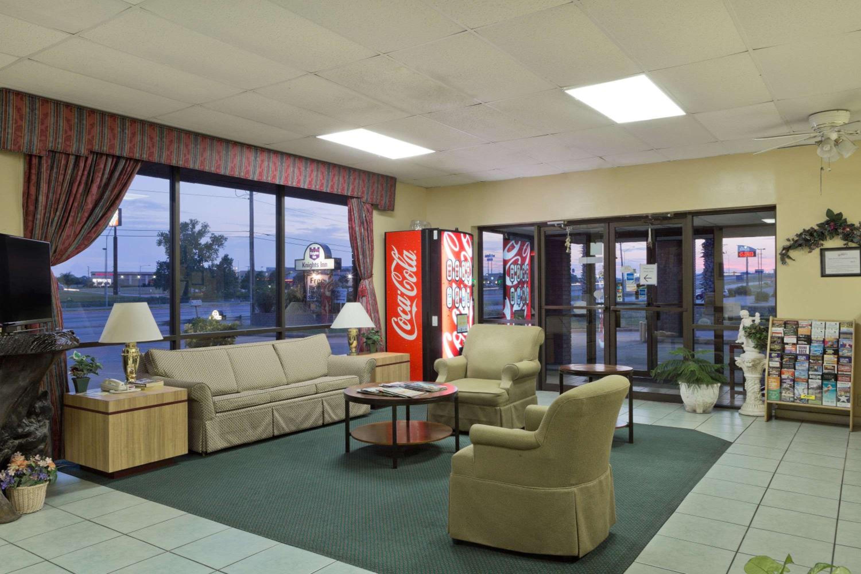 Brenham Vacations - Knights Inn Brenham - Property Image 5