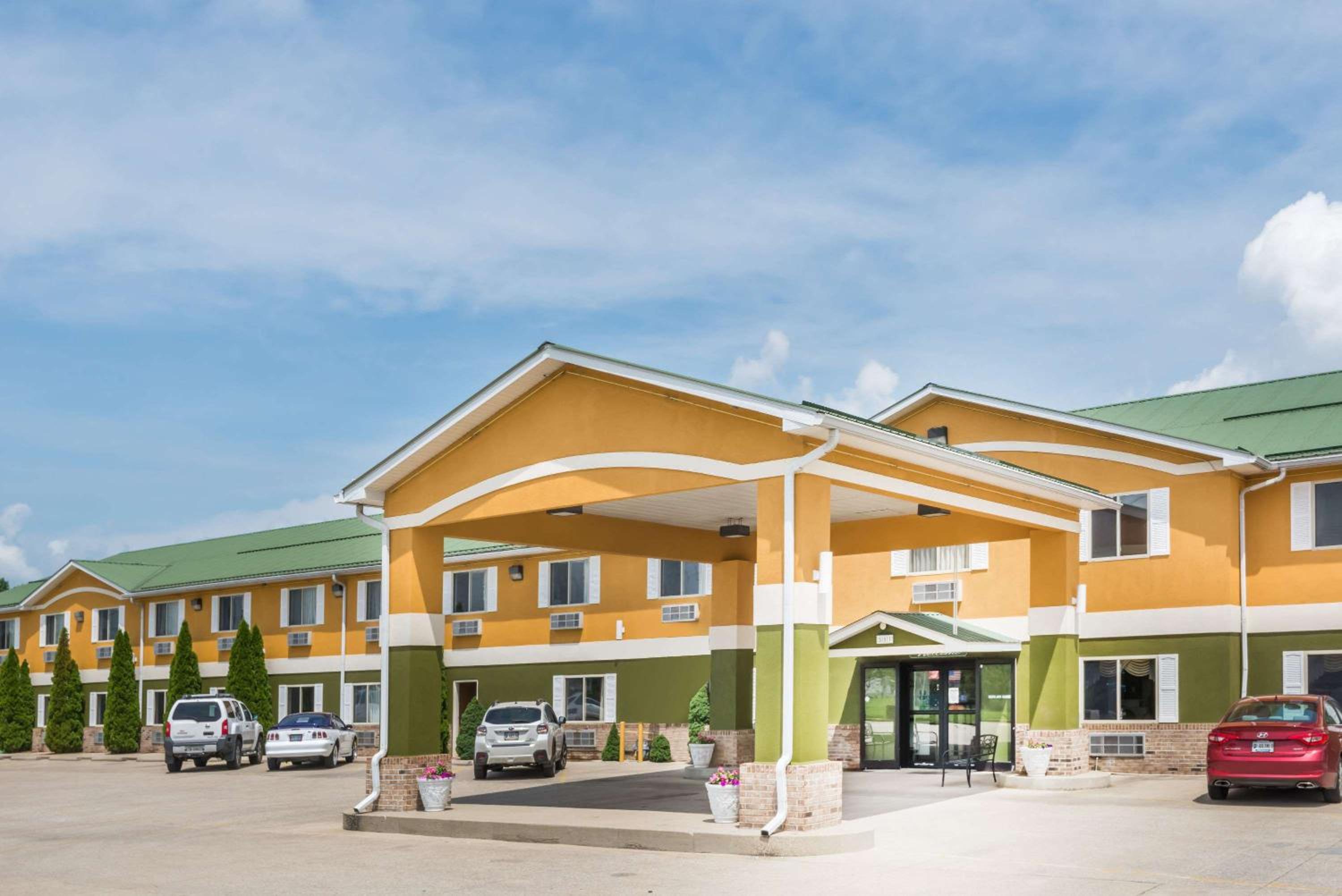 Hotel Super 8 by Wyndham Bedford