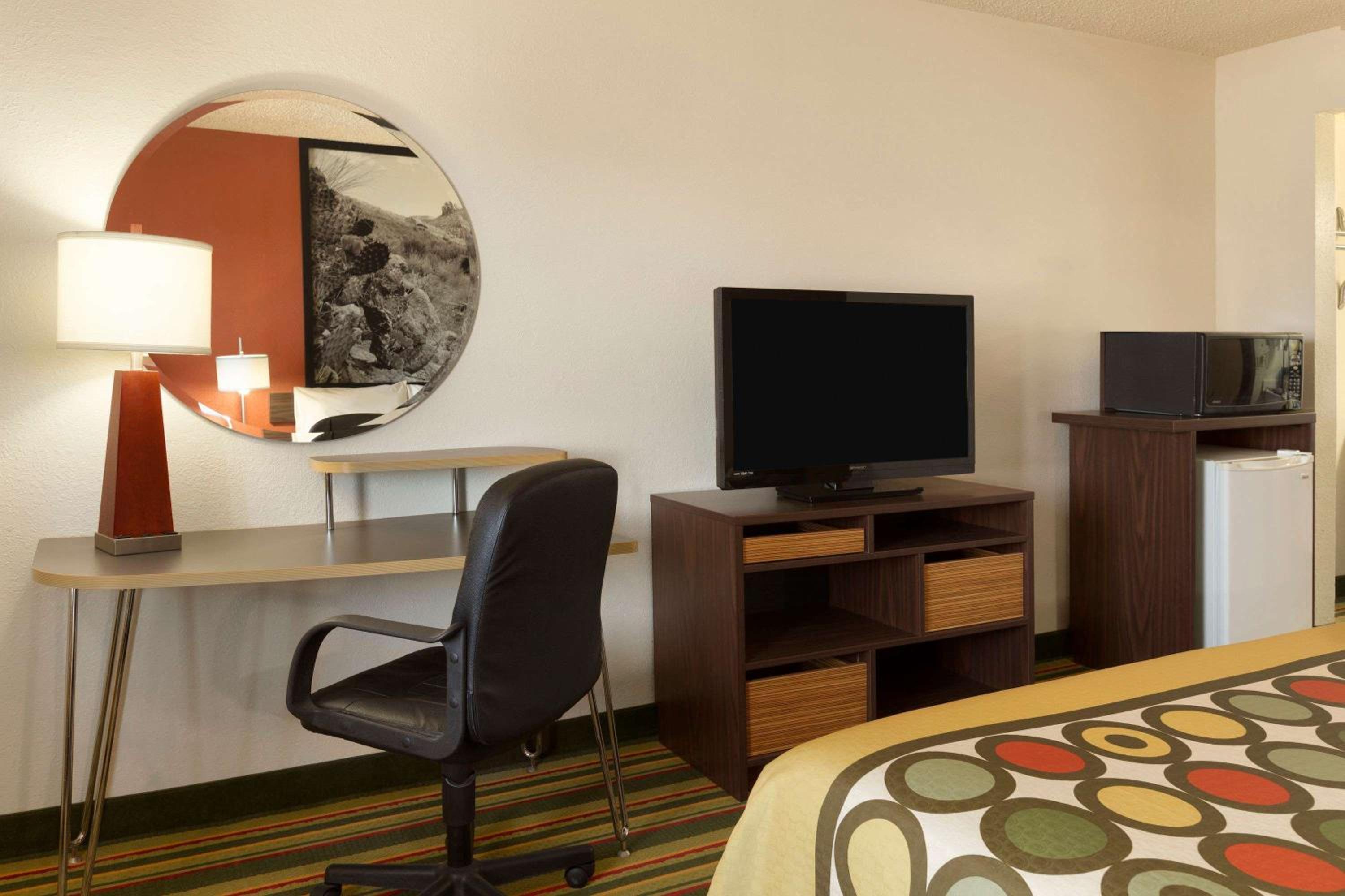 Woodward Vacations - Super 8 by Wyndham Woodward - Property Image 16