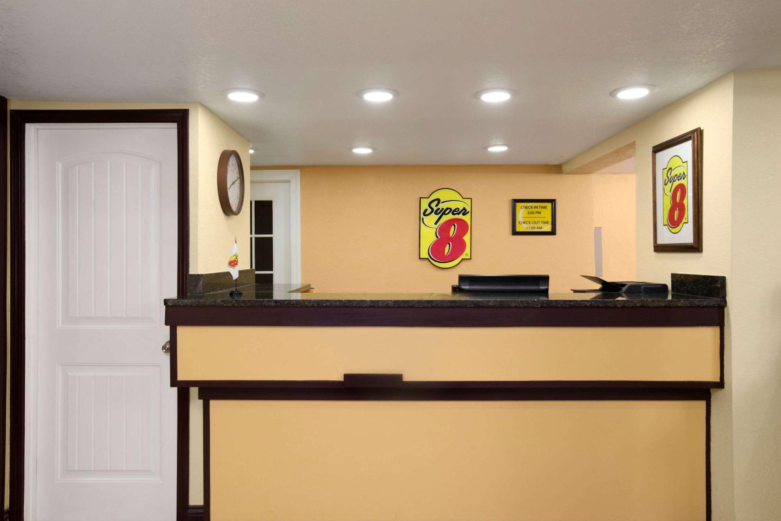 Woodward Vacations - Super 8 by Wyndham Woodward - Property Image 3