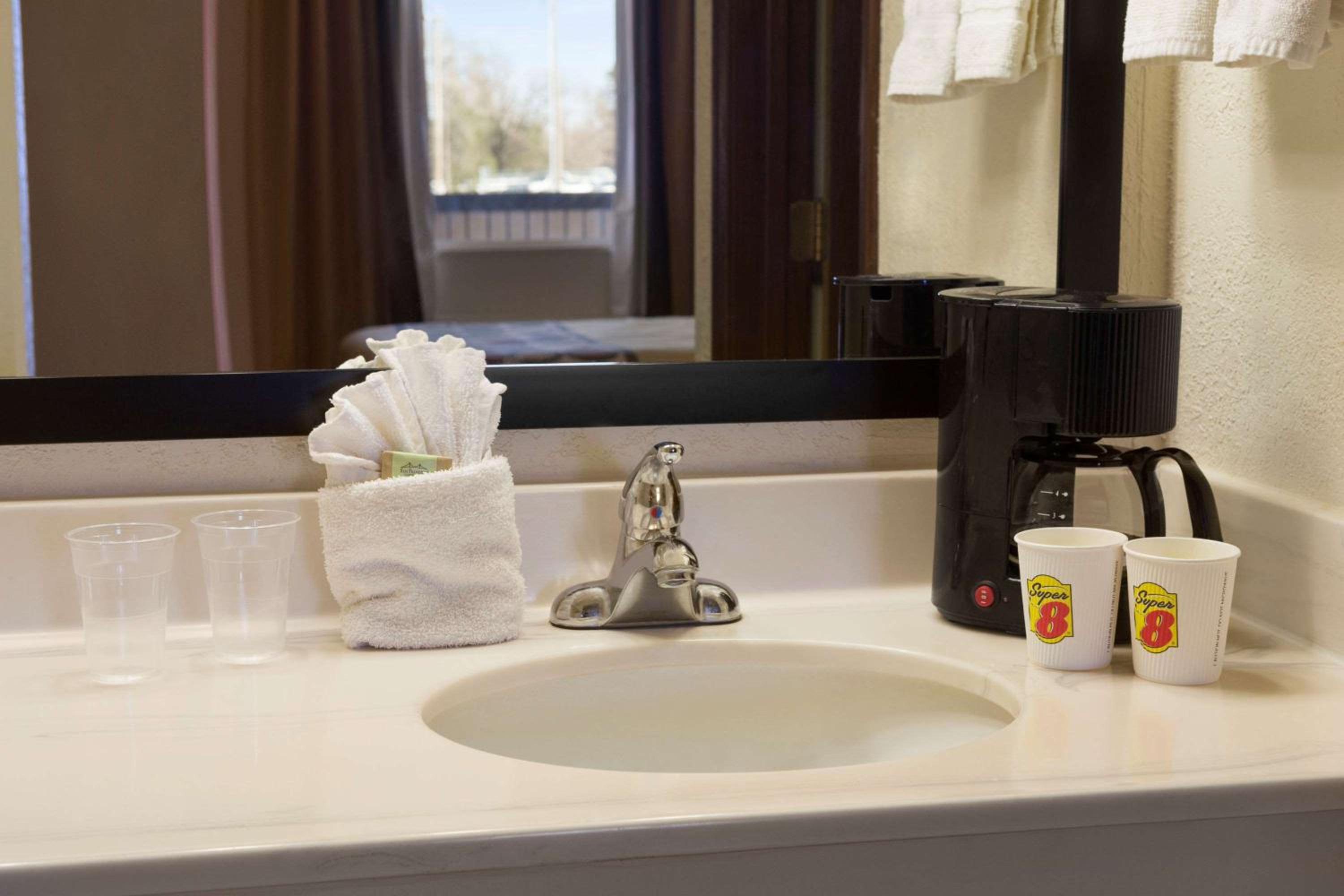 Woodward Vacations - Super 8 by Wyndham Woodward - Property Image 13