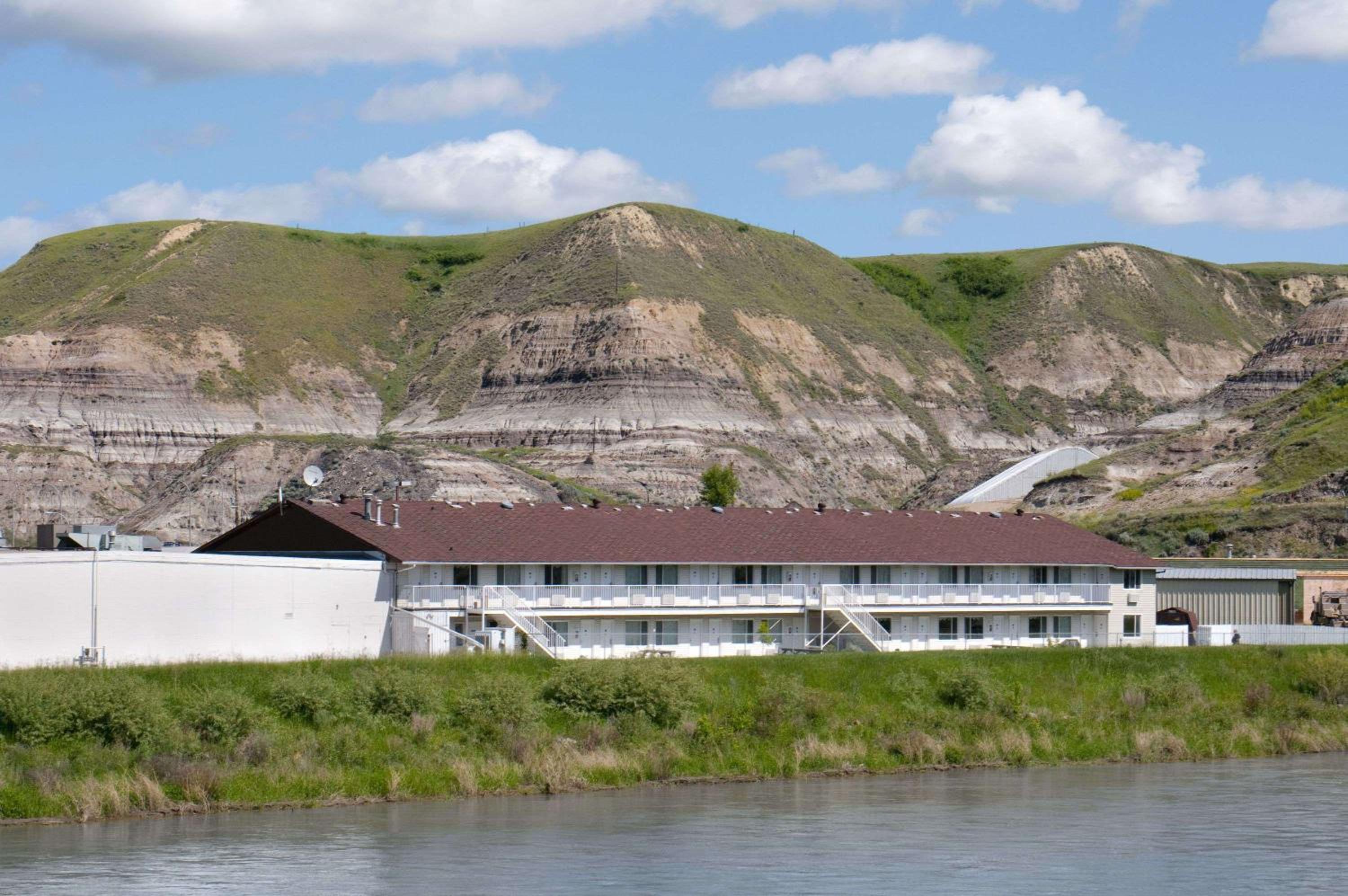 Hotel Travelodge by Wyndham Drumheller AB - Image 1