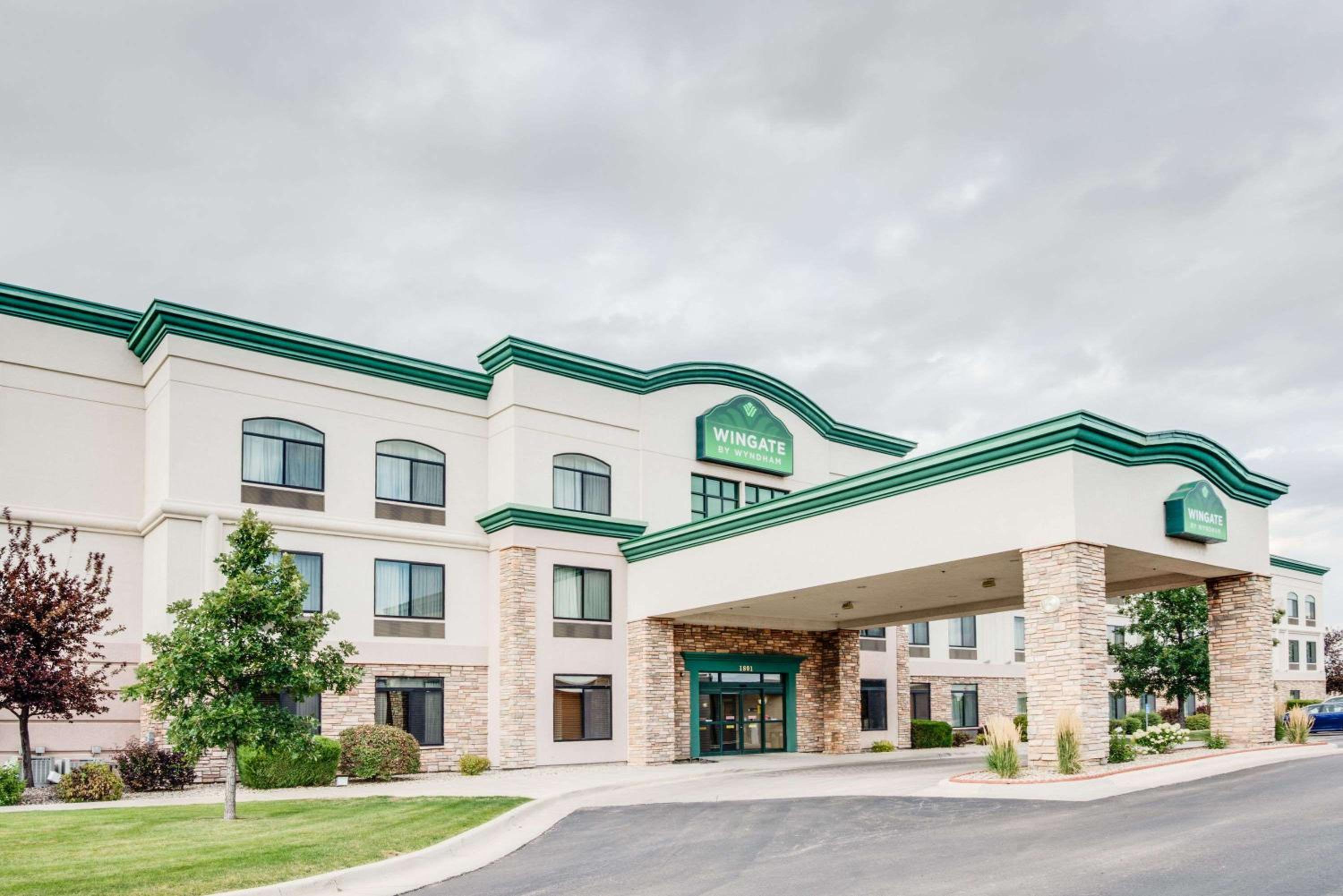 Gillette Vacations - Wingate by Wyndham Gillette near CAM-PLEX - Property Image 1