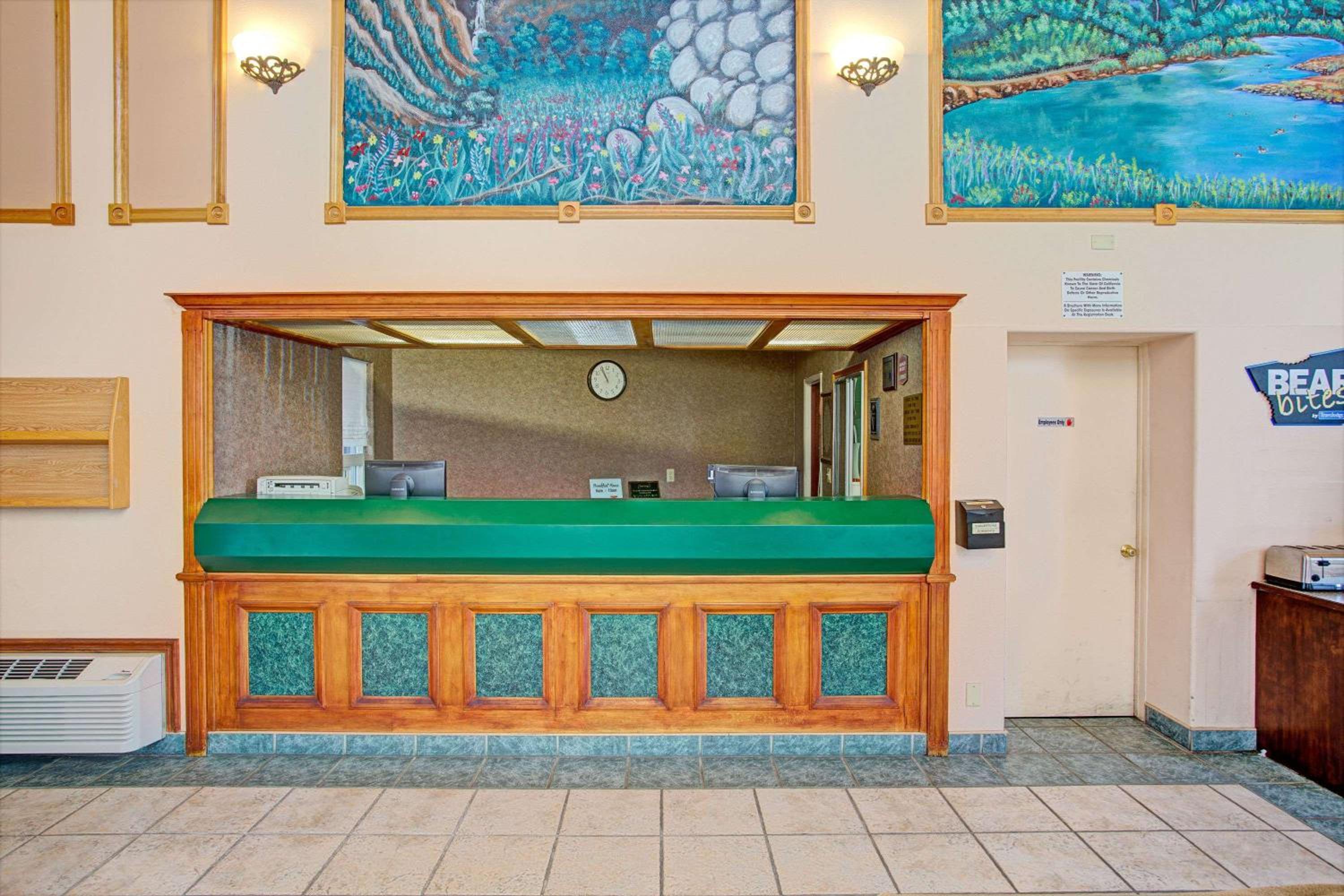 Bishop Vacations - Travelodge by Wyndham Bishop - Property Image 5