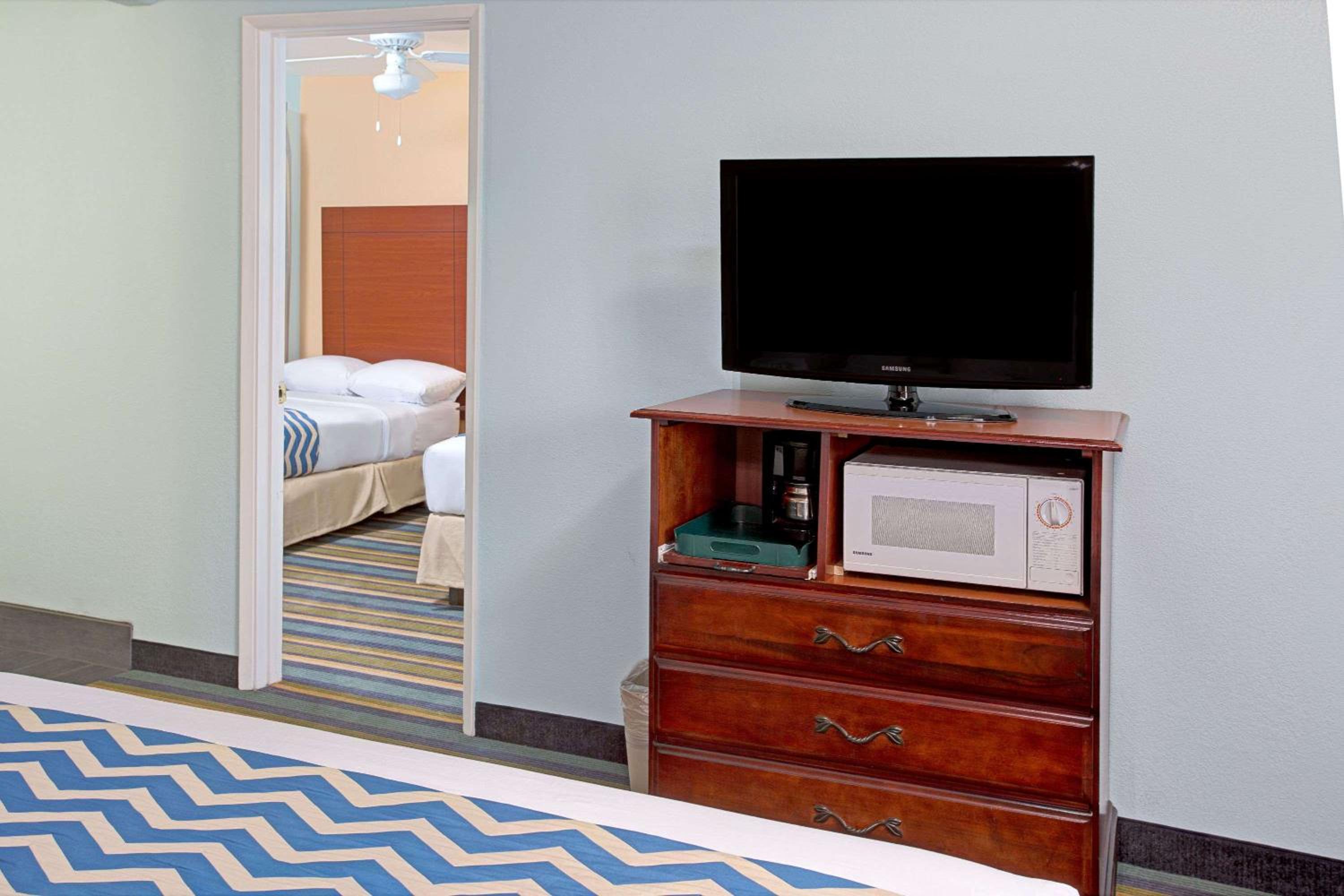 Bishop Vacations - Travelodge by Wyndham Bishop - Property Image 4