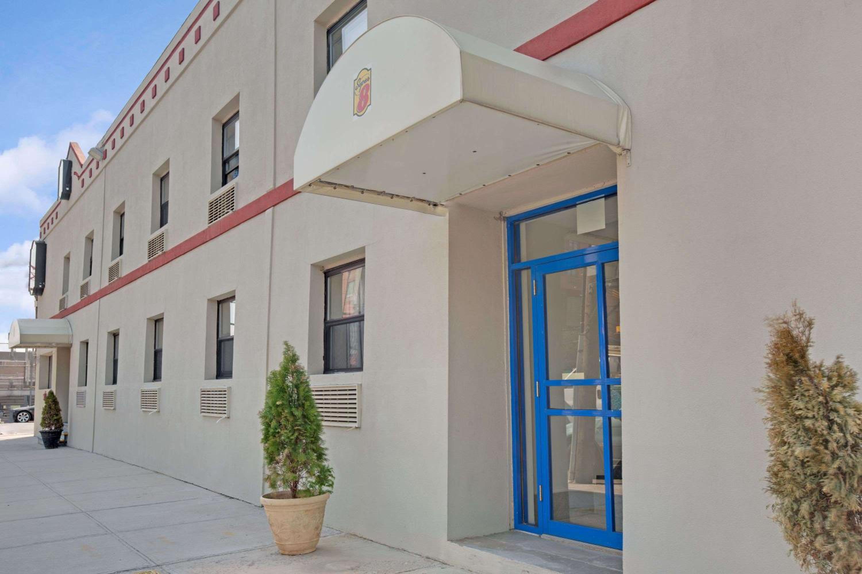 Super 8 by Wyndham Long Island City LGA Hotel - Property Image 1