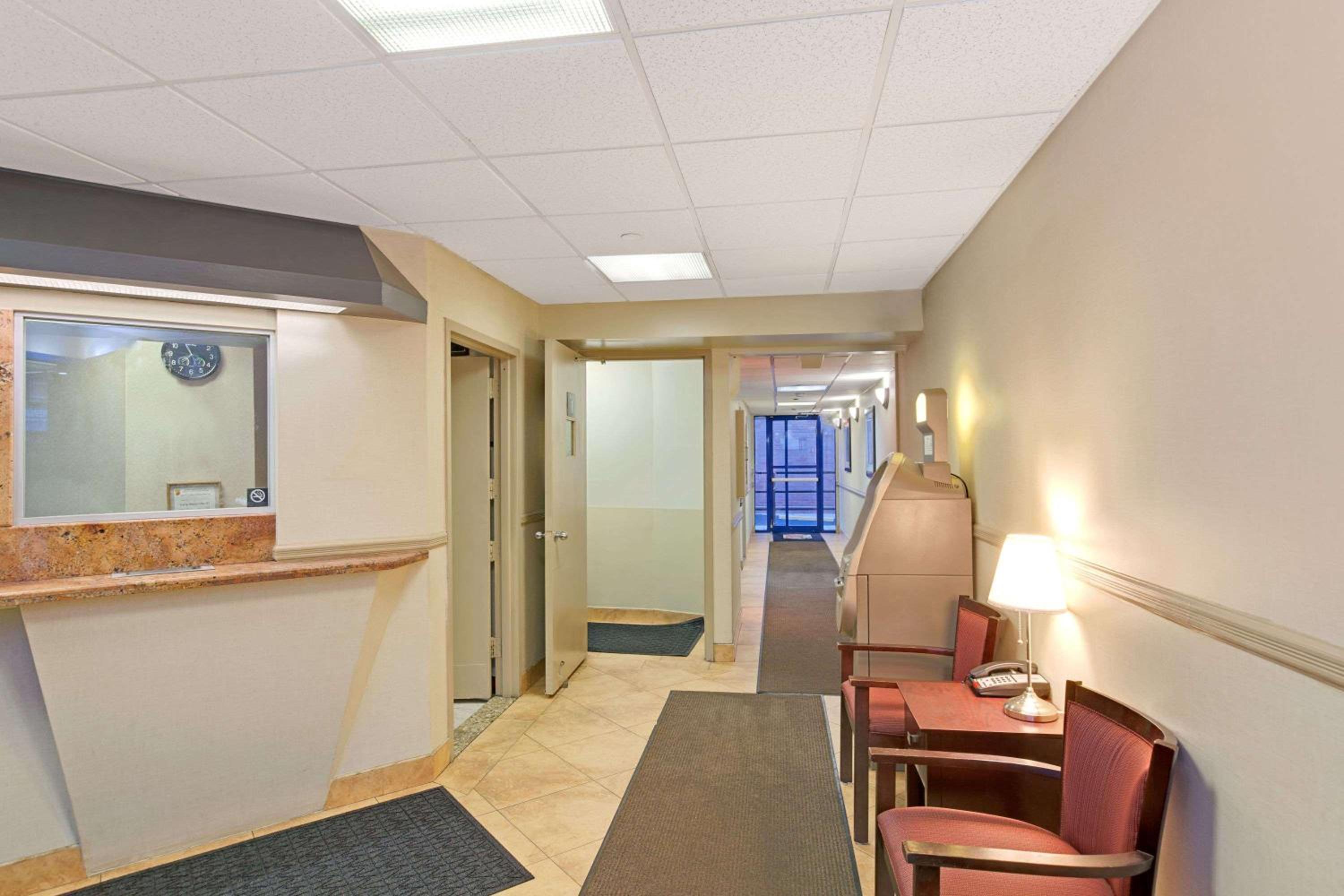 Super 8 by Wyndham Long Island City LGA Hotel - Property Image 4