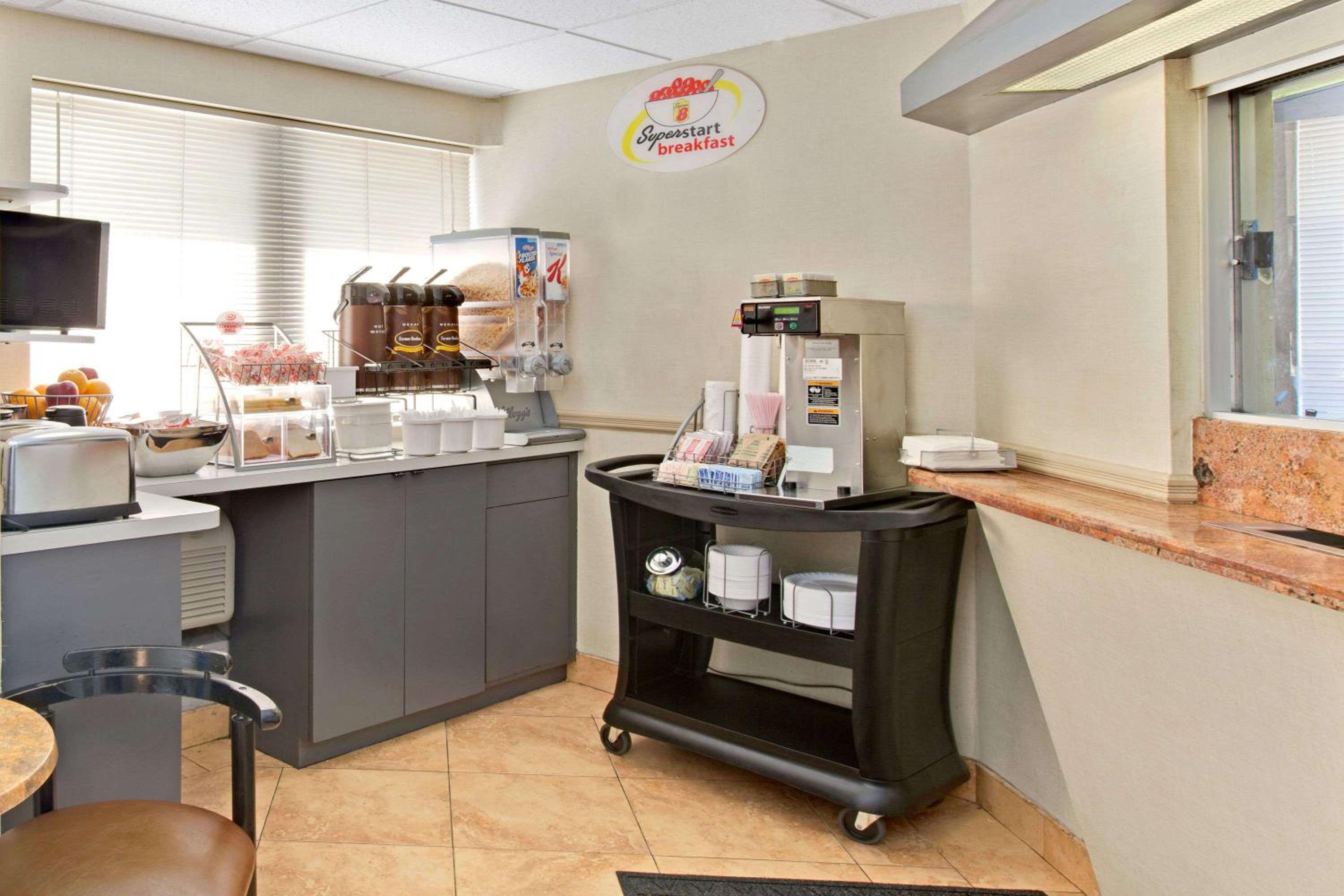 Super 8 by Wyndham Long Island City LGA Hotel - Property Image 10