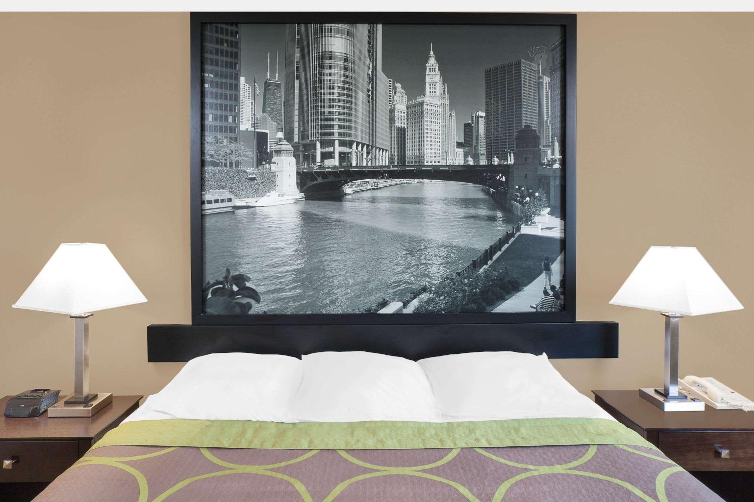 Super 8 by Wyndham Morton Grove/Chicago - Property Image 14