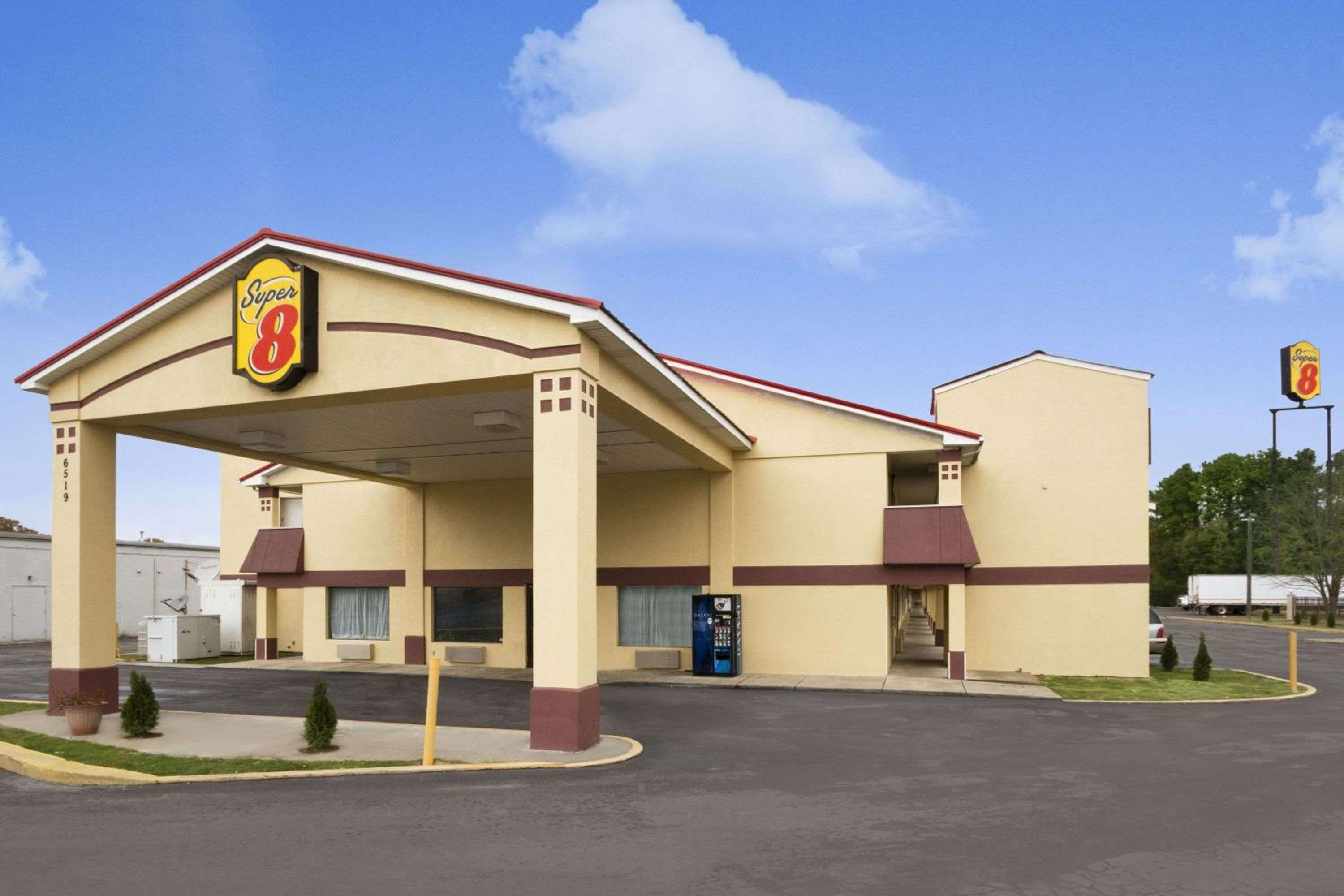 Hotel Super 8 by Wyndham Chattanooga/East Ridge - Image 1
