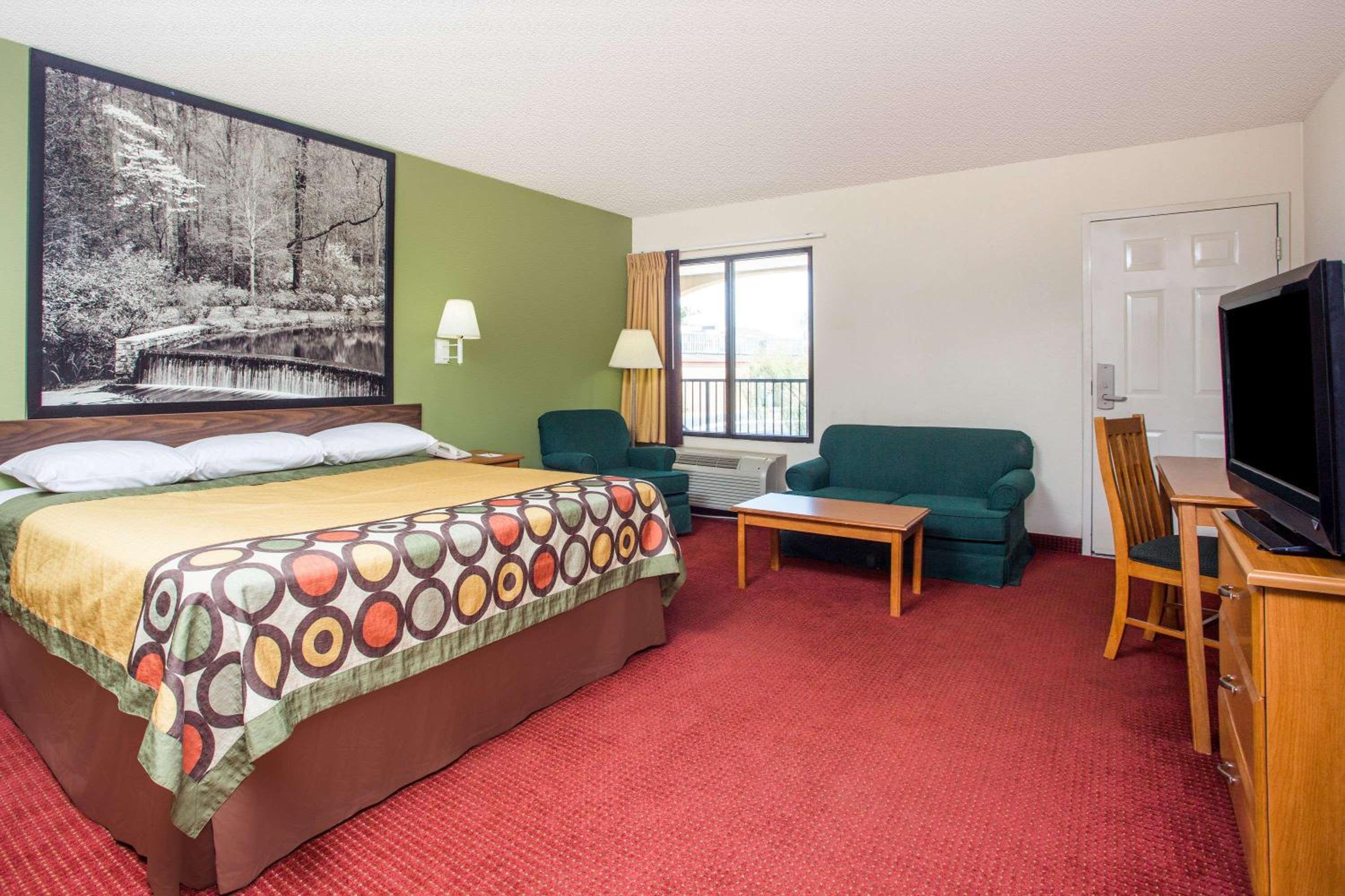 Super 8 by Wyndham Lavonia view 4