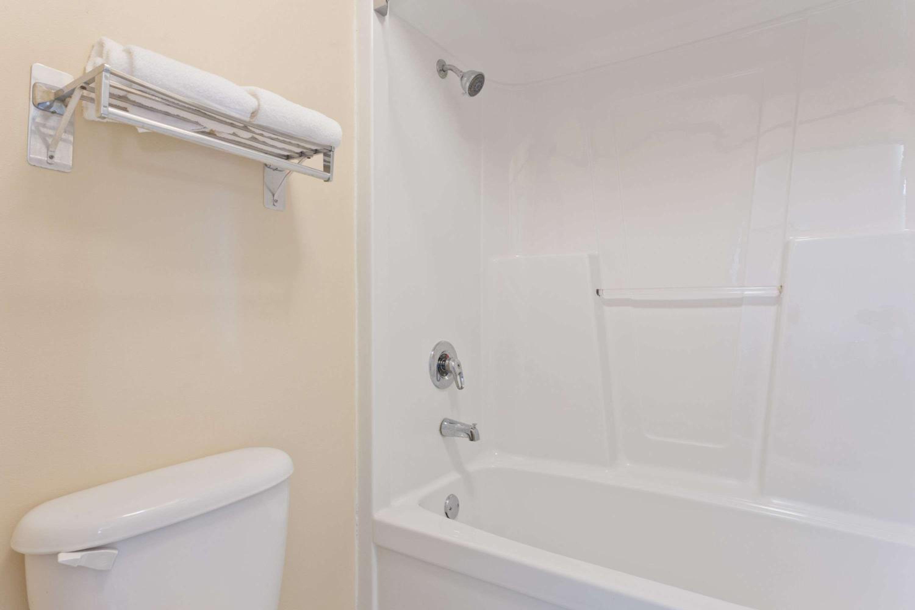 Franklin Vacations - Super 8 by Wyndham Franklin Hwy 31 - Property Image 1