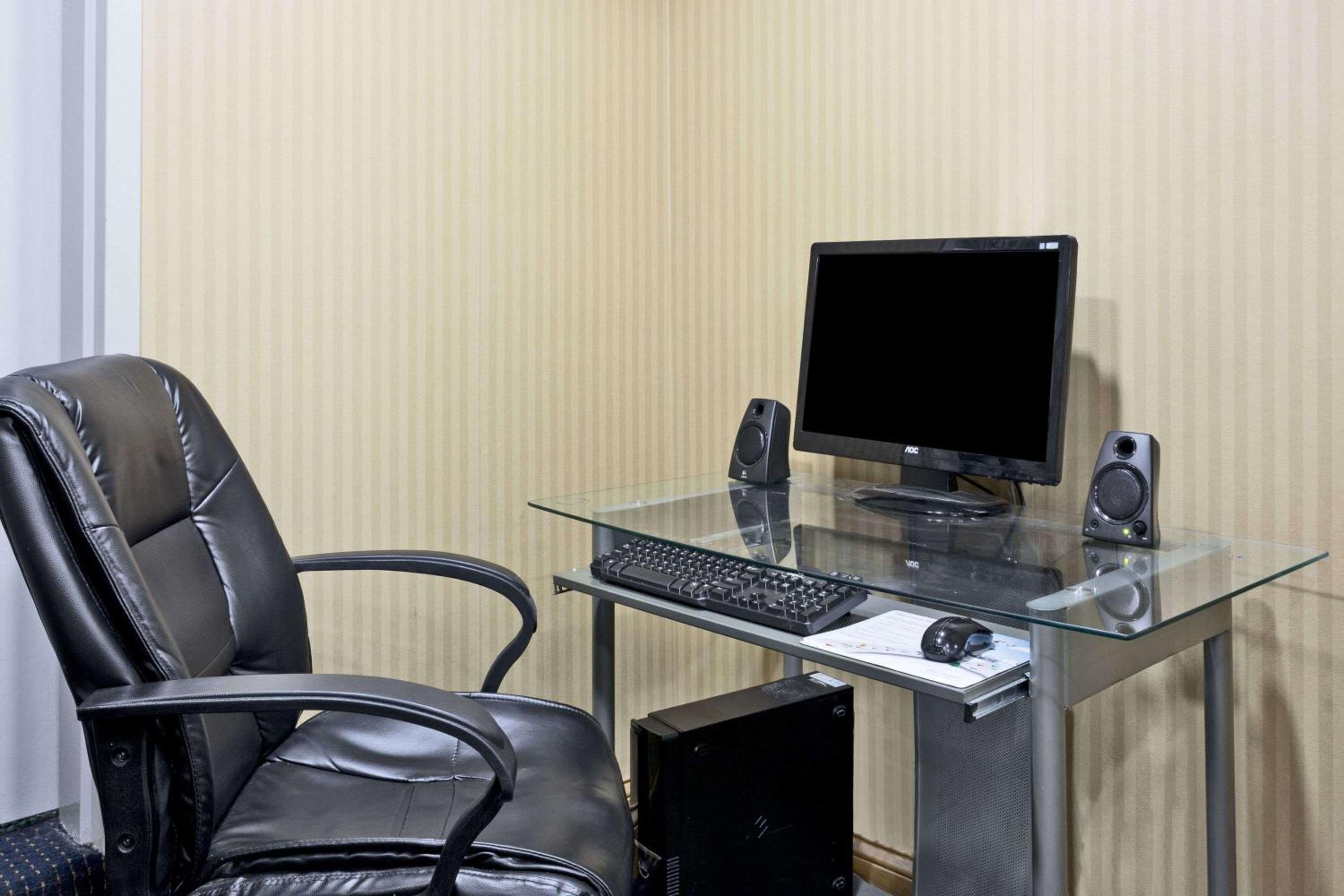 Franklin Vacations - Super 8 by Wyndham Franklin Hwy 31 - Property Image 20