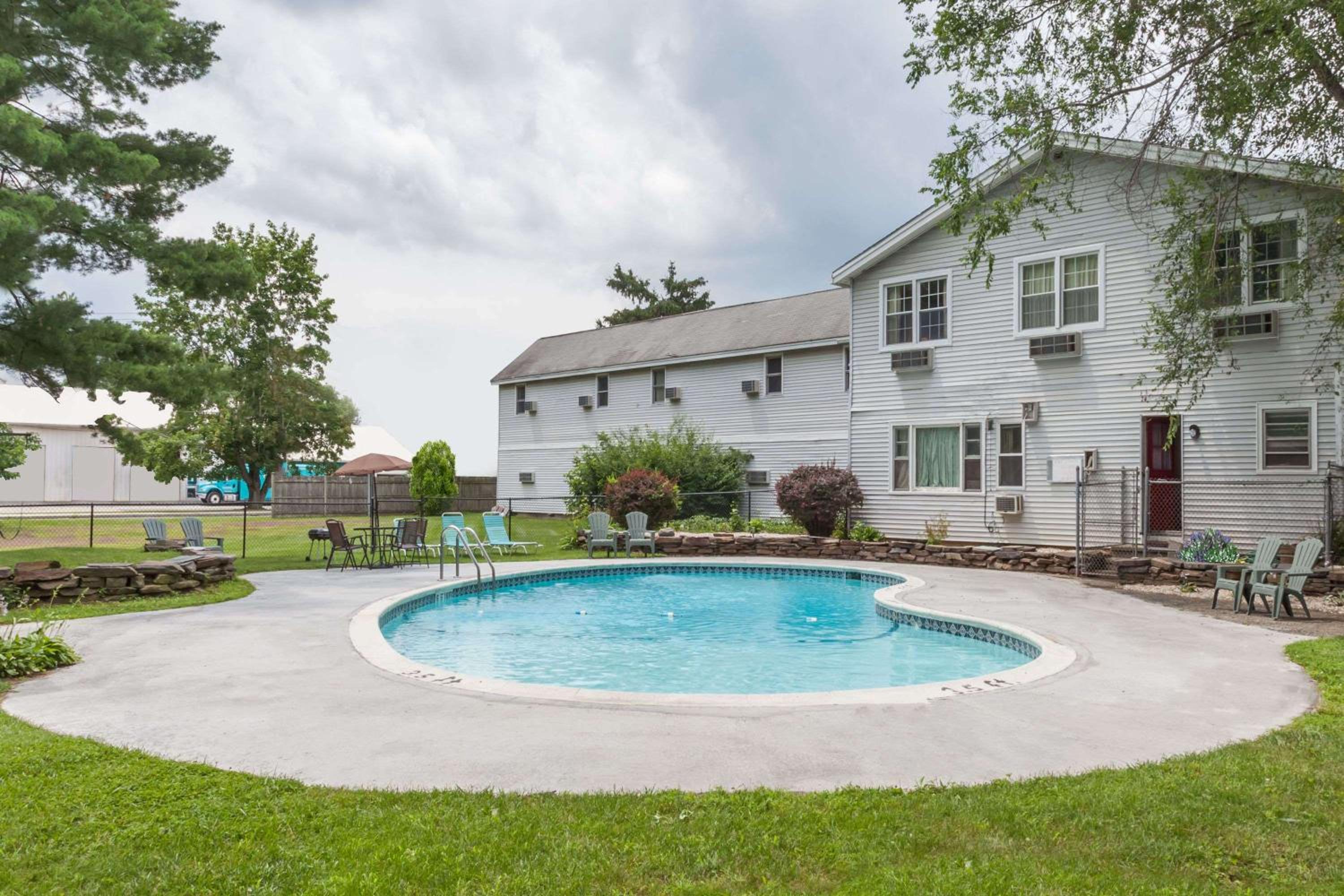 Travelodge by Wyndham Great Barrington Berkshires view 5