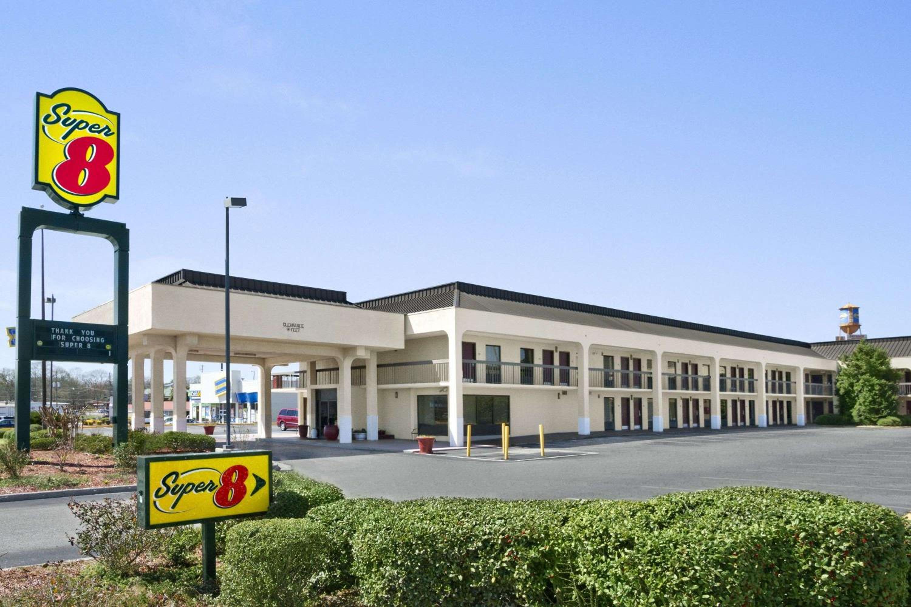 Oxford Vacations - Super 8 by Wyndham Oxford - Property Image 1