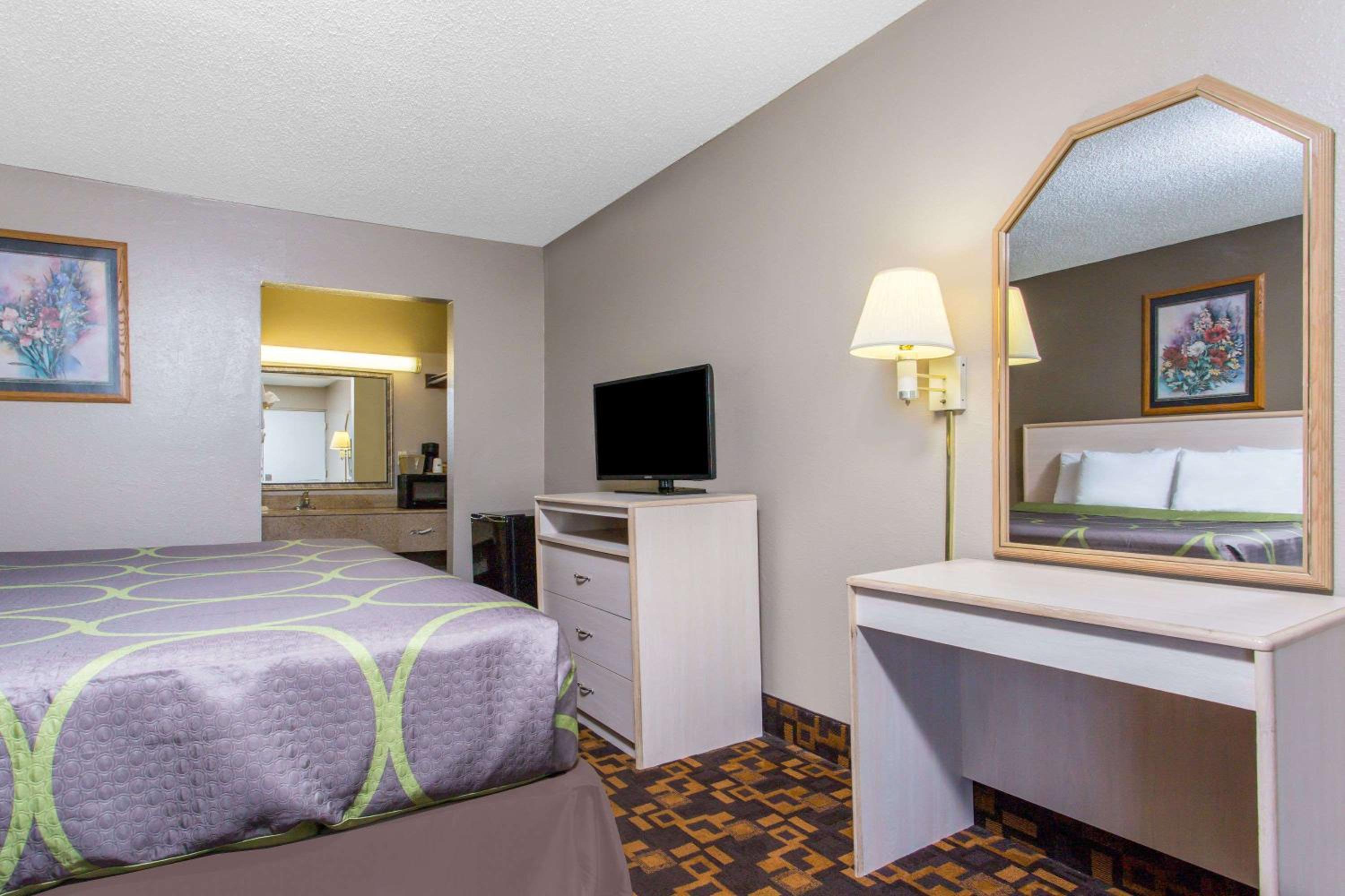Super 8 by Wyndham Antioch/Nashville South East - Property Image 9