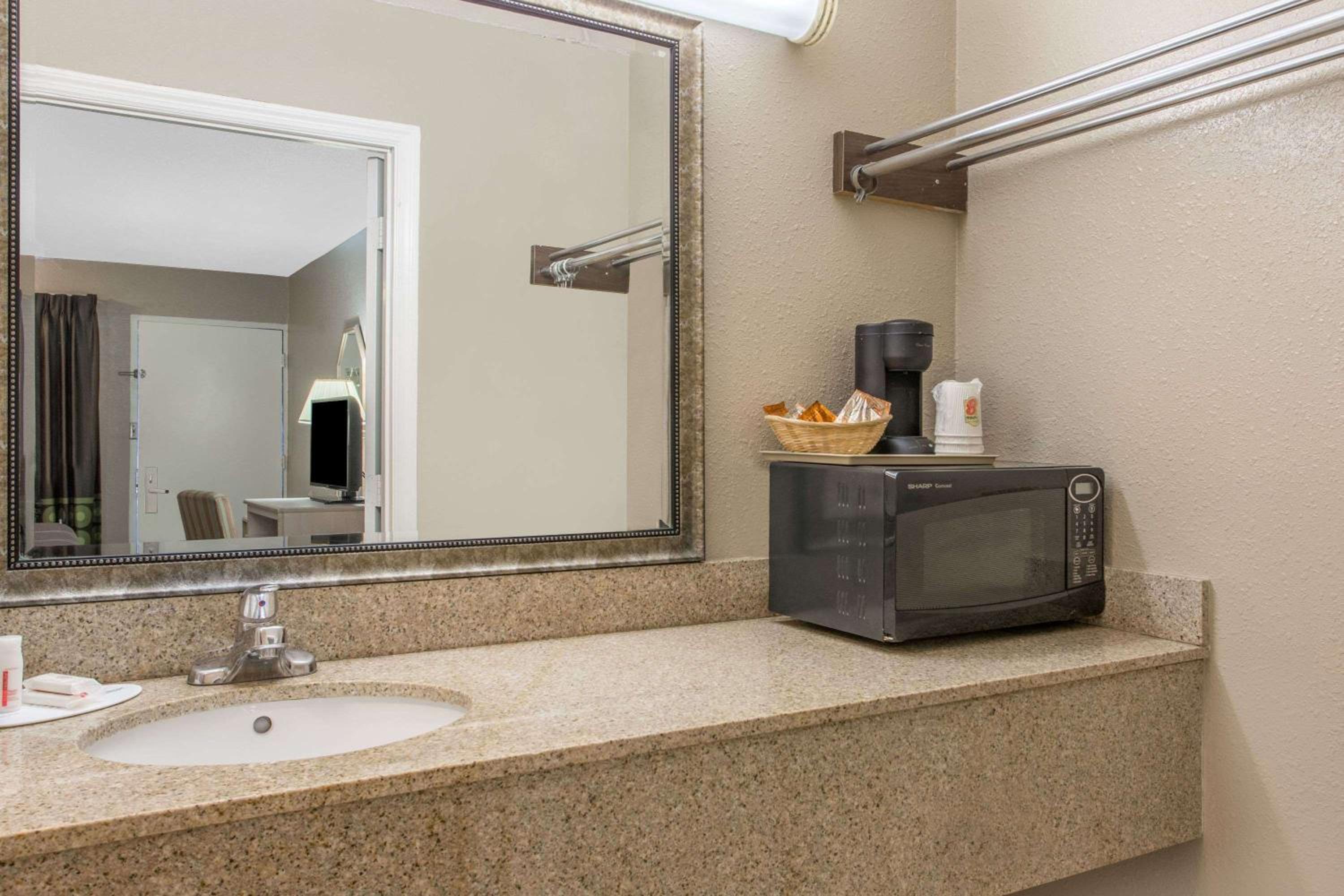 Super 8 by Wyndham Antioch/Nashville South East - Property Image 14