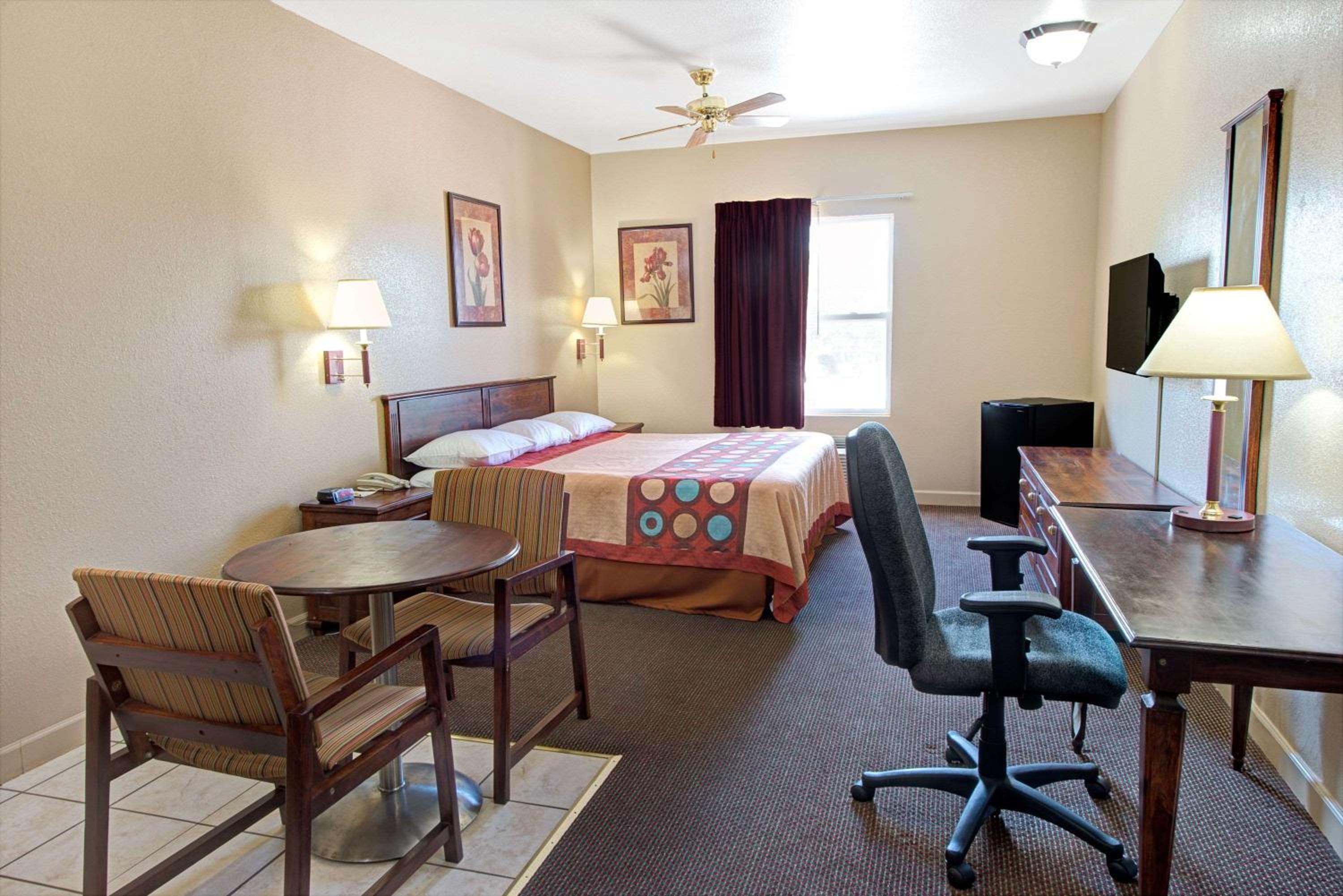 St Louis Vacations - Super 8 by Wyndham St. Louis Airport - Property Image 5