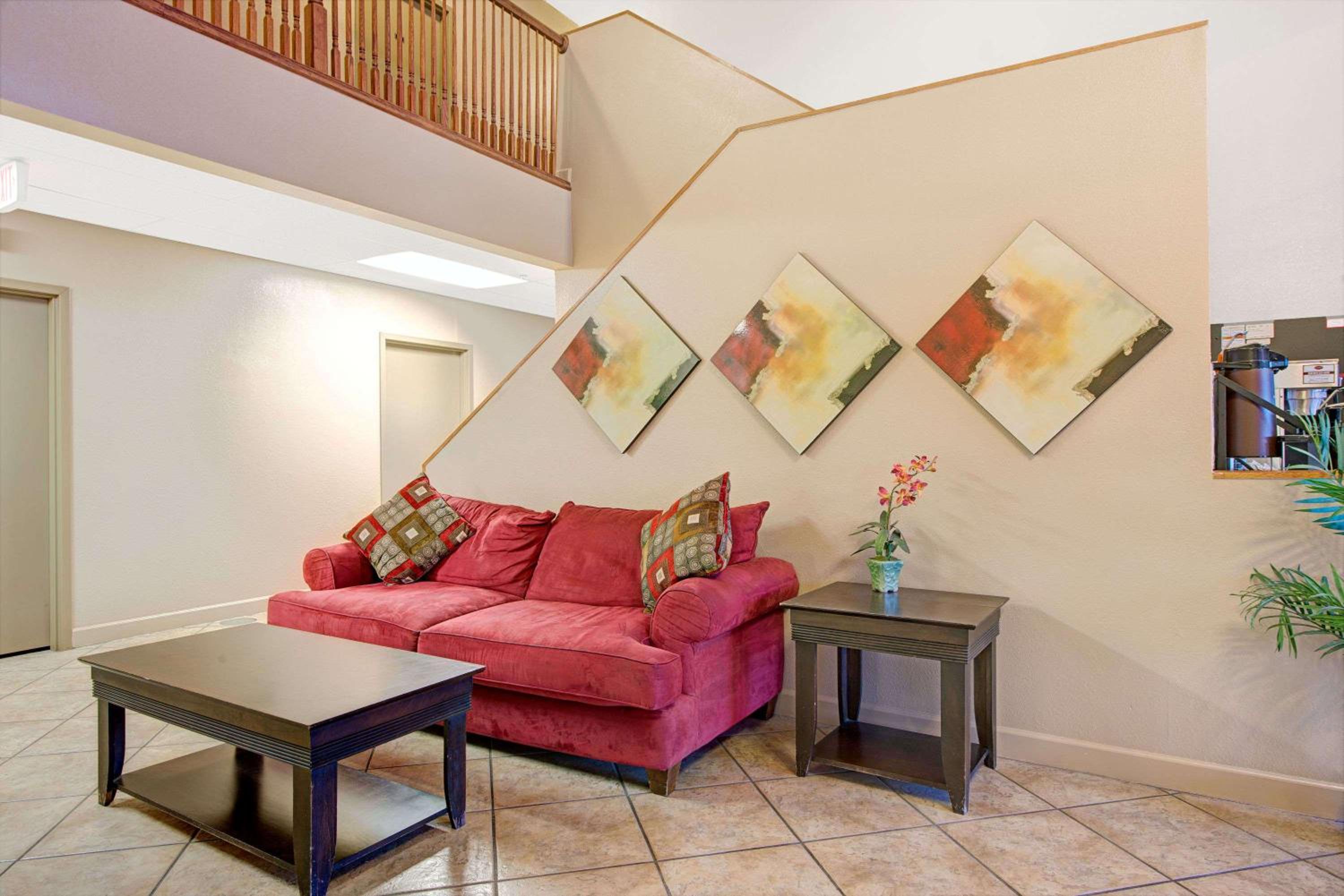 St Louis Vacations - Super 8 by Wyndham St. Louis Airport - Property Image 3