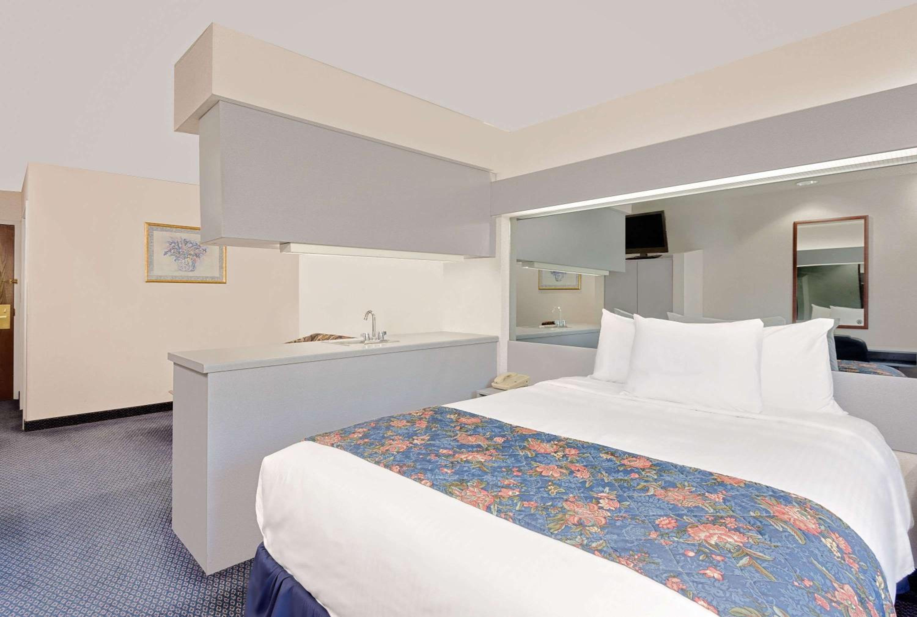 Hagerstown Vacations - Microtel Inn  Suites by Wyndham Hagerstown by I-81 - Property Image 8