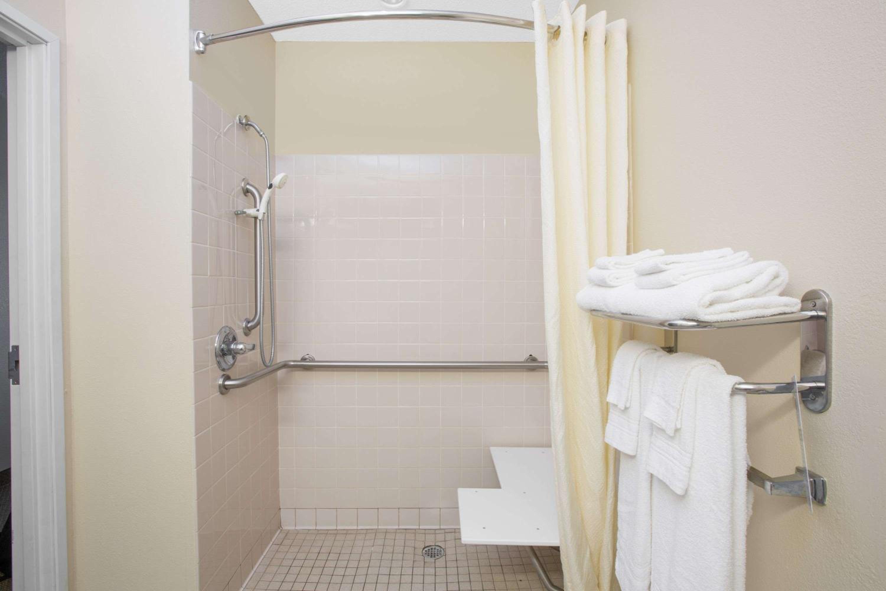 Hattiesburg Vacations - Microtel Inn  Suites by Wyndham Hattiesburg - Property Image 2