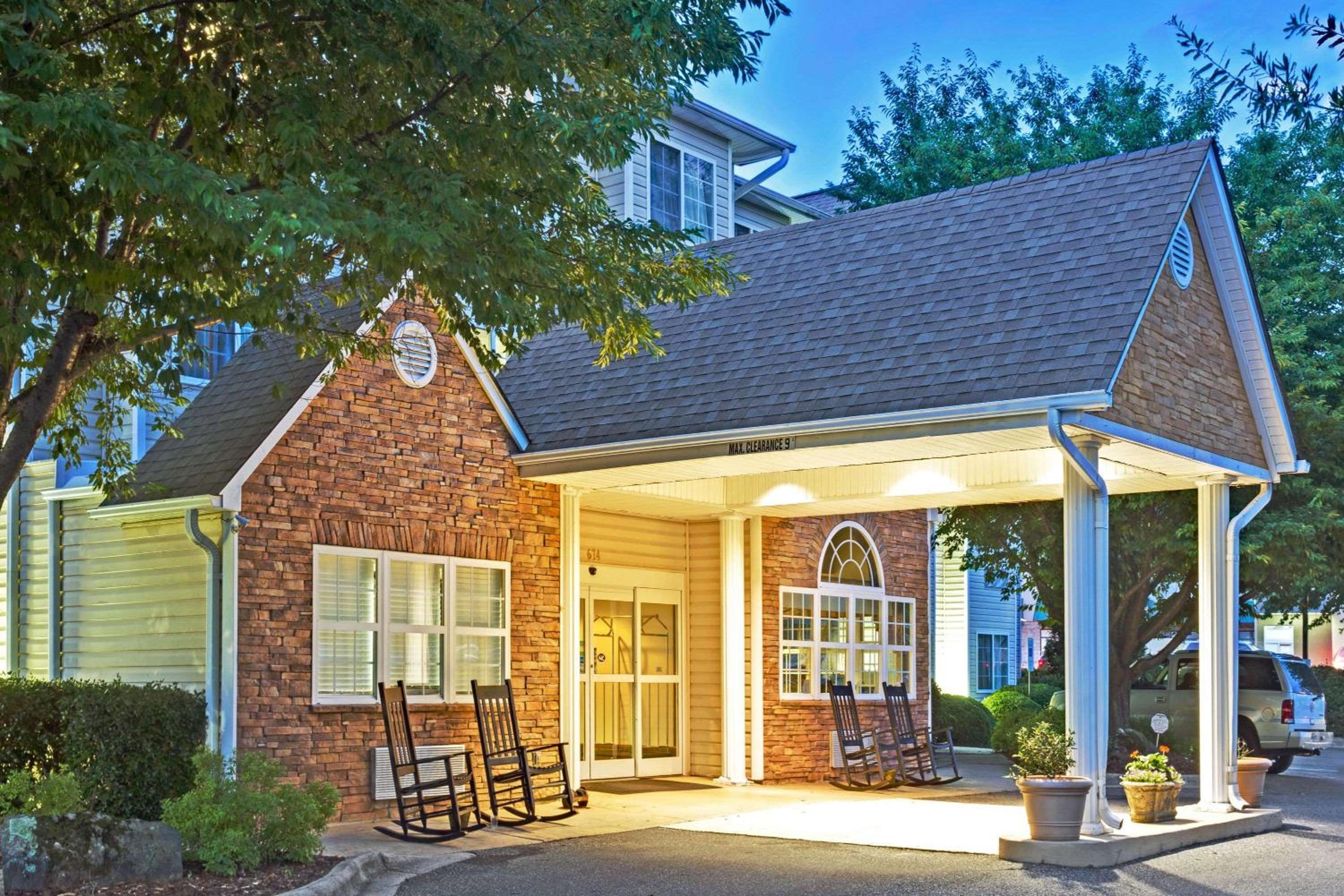 Hotel Microtel Inn & Suites by Wyndham Cherokee - Image 1