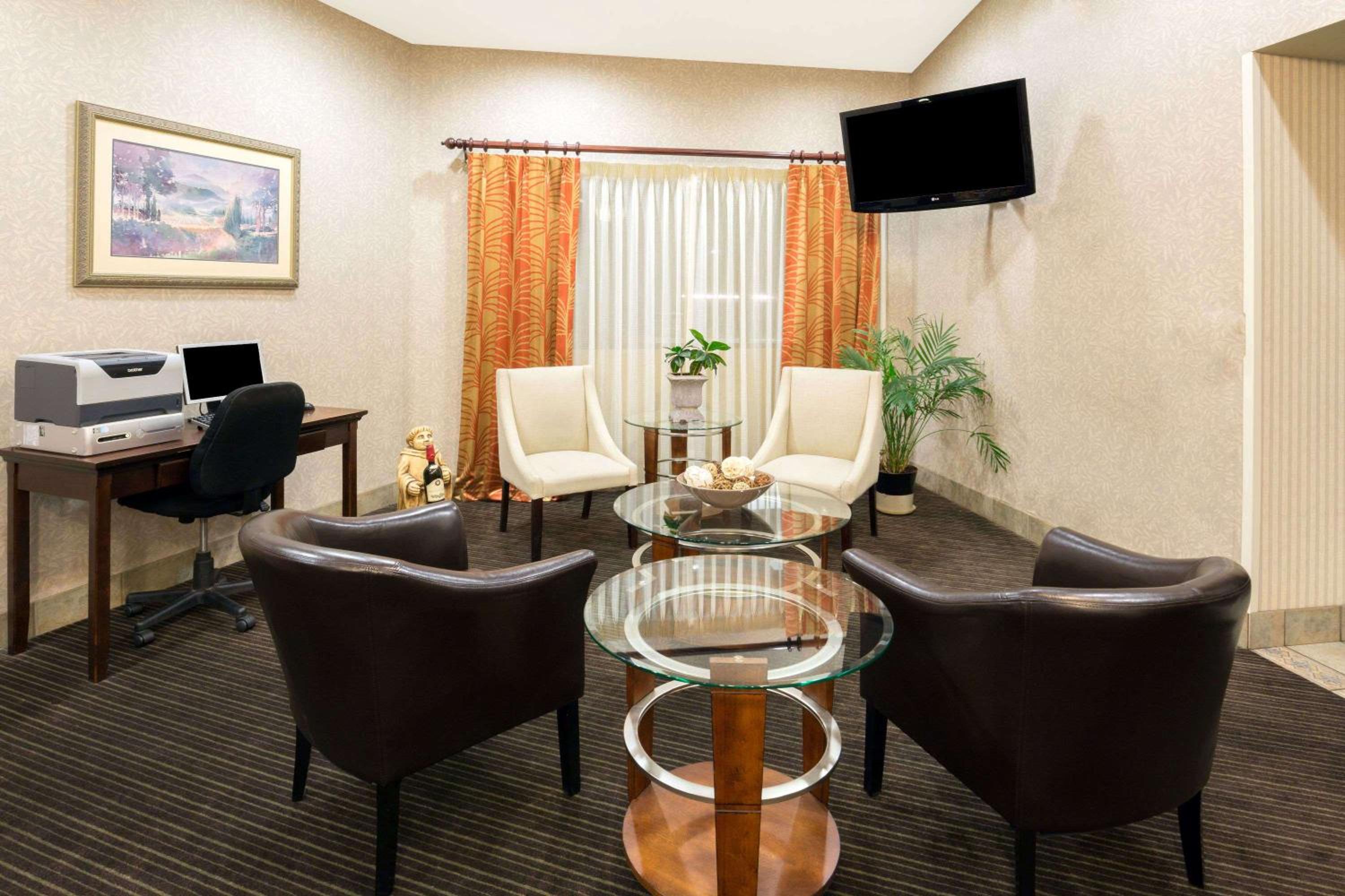 Maui Vacations - Hawthorn Suites by Wyndham Napa Valley - Property Image 18