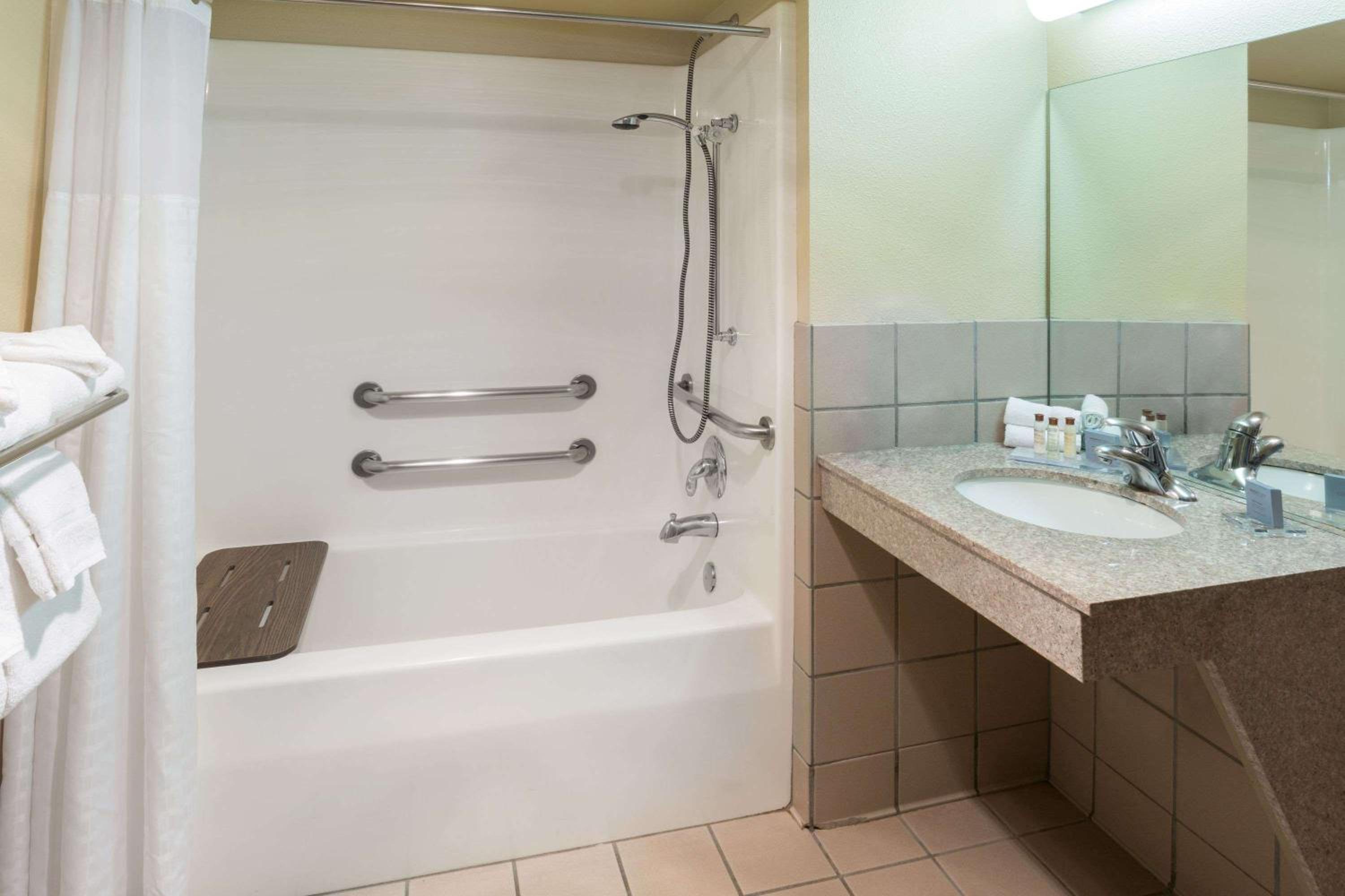 Maui Vacations - Hawthorn Suites by Wyndham Napa Valley - Property Image 19