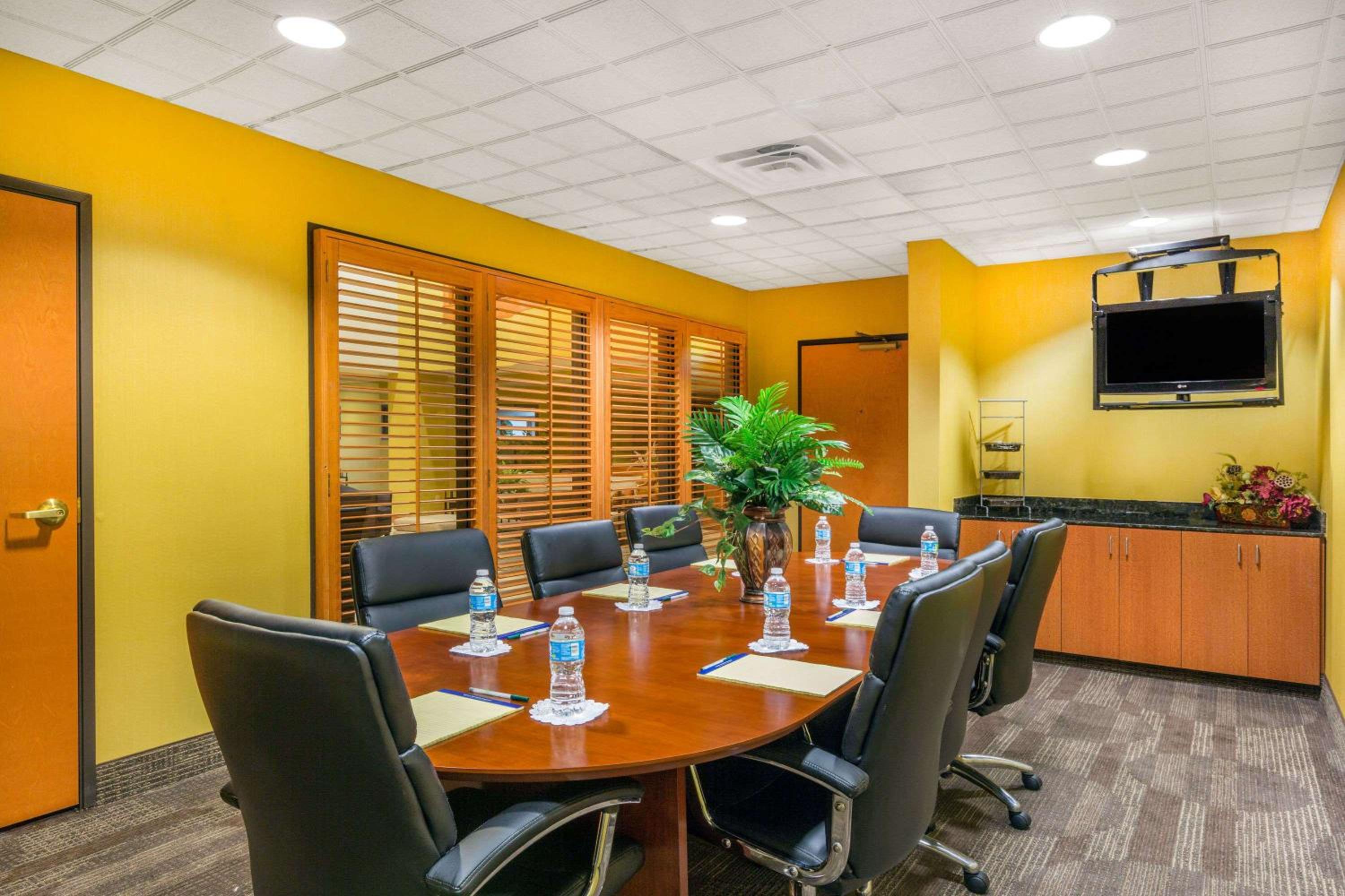 West Monroe Vacations - Wingate by Wyndham West Monroe - Property Image 7