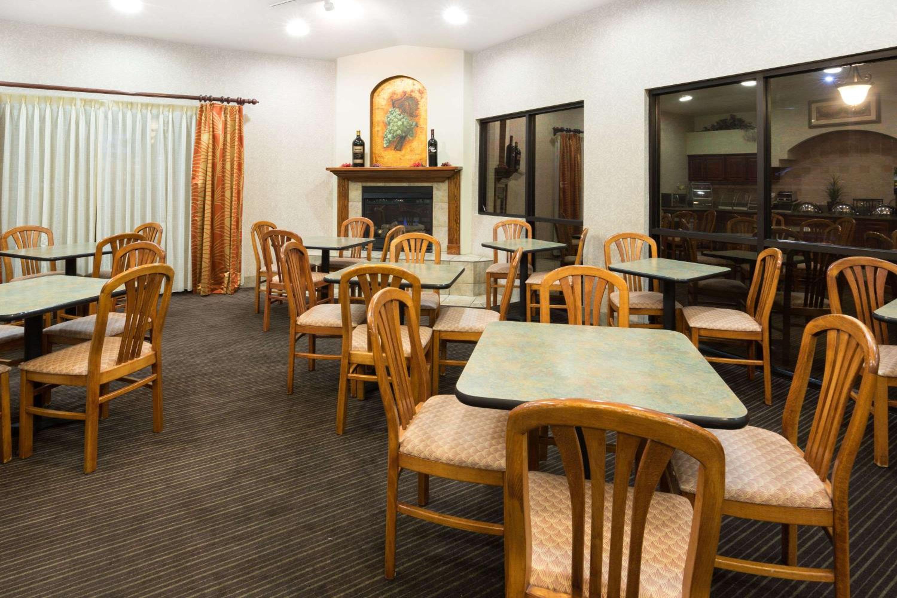 Maui Vacations - Hawthorn Suites by Wyndham Napa Valley - Property Image 21
