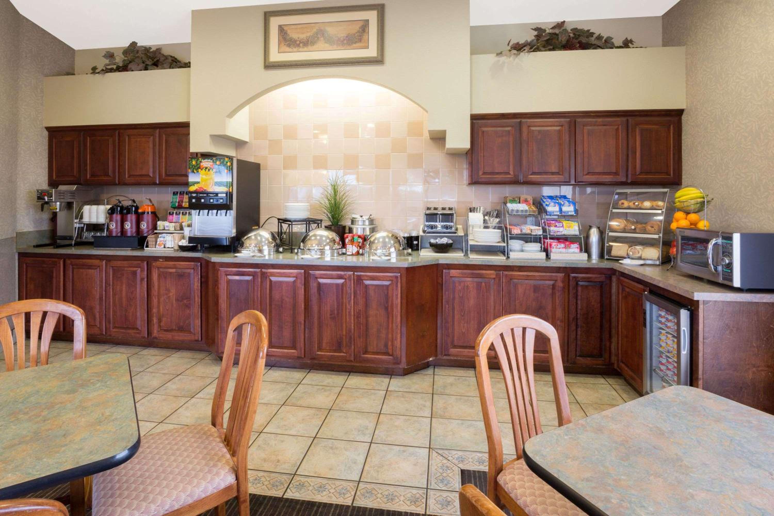 Maui Vacations - Hawthorn Suites by Wyndham Napa Valley - Property Image 22