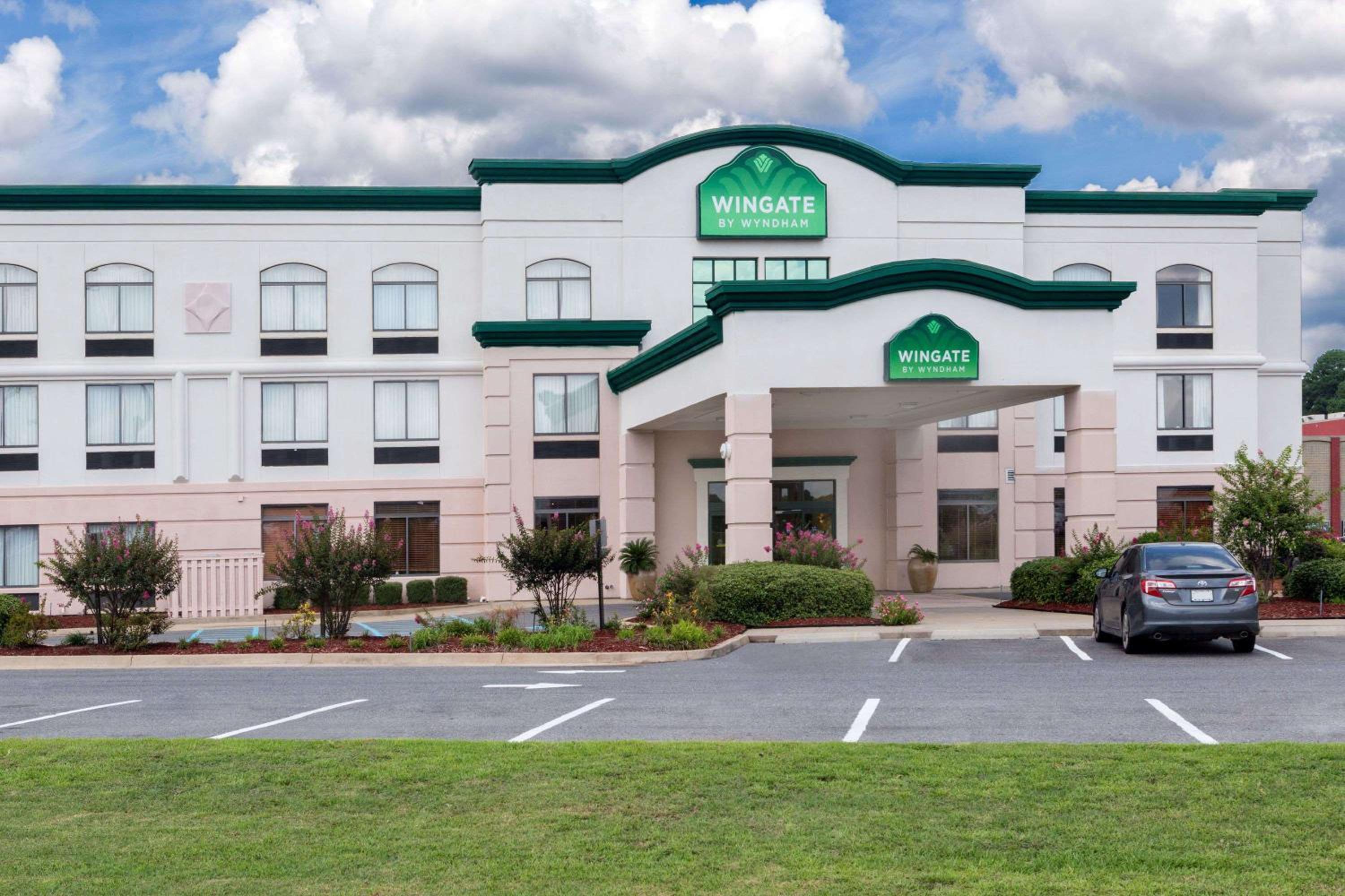 Monroe Vacations - Wingate by Wyndham West Monroe - Property Image 1
