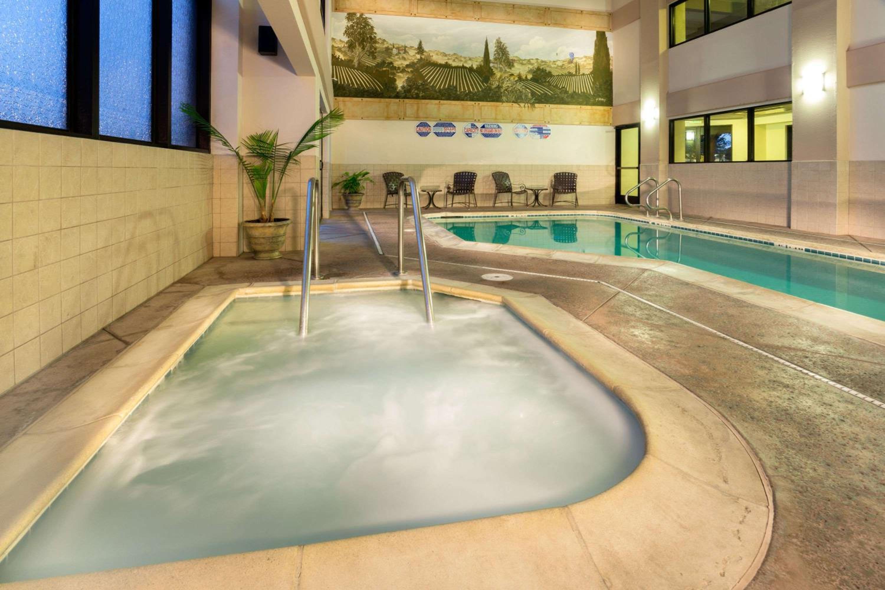 Maui Vacations - Hawthorn Suites by Wyndham Napa Valley - Property Image 26