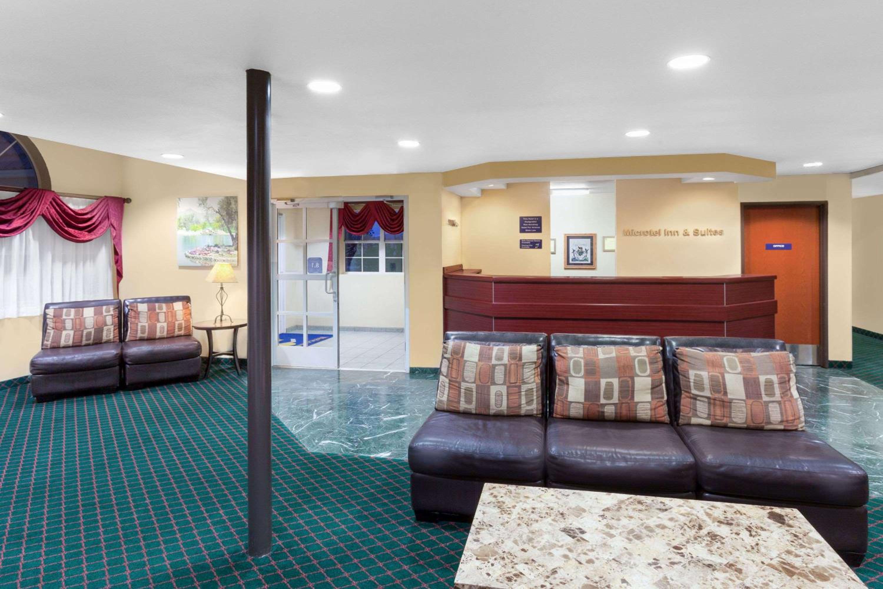 Microtel Inn  Suites by Wyndham Wellton - Property Image 17