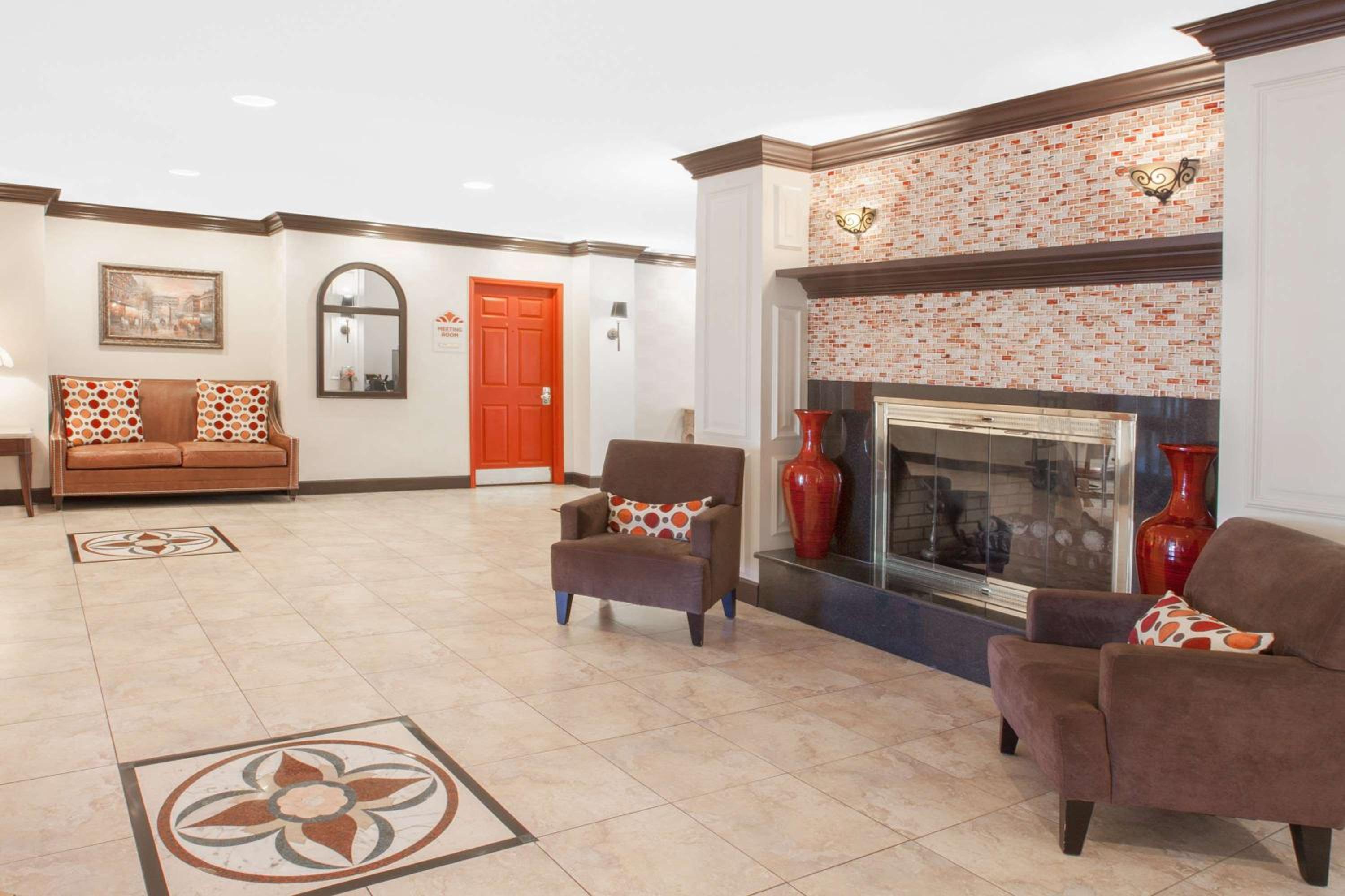 Detroit Vacations - Affordable Suites of America Detroit-Warren - Property Image 2