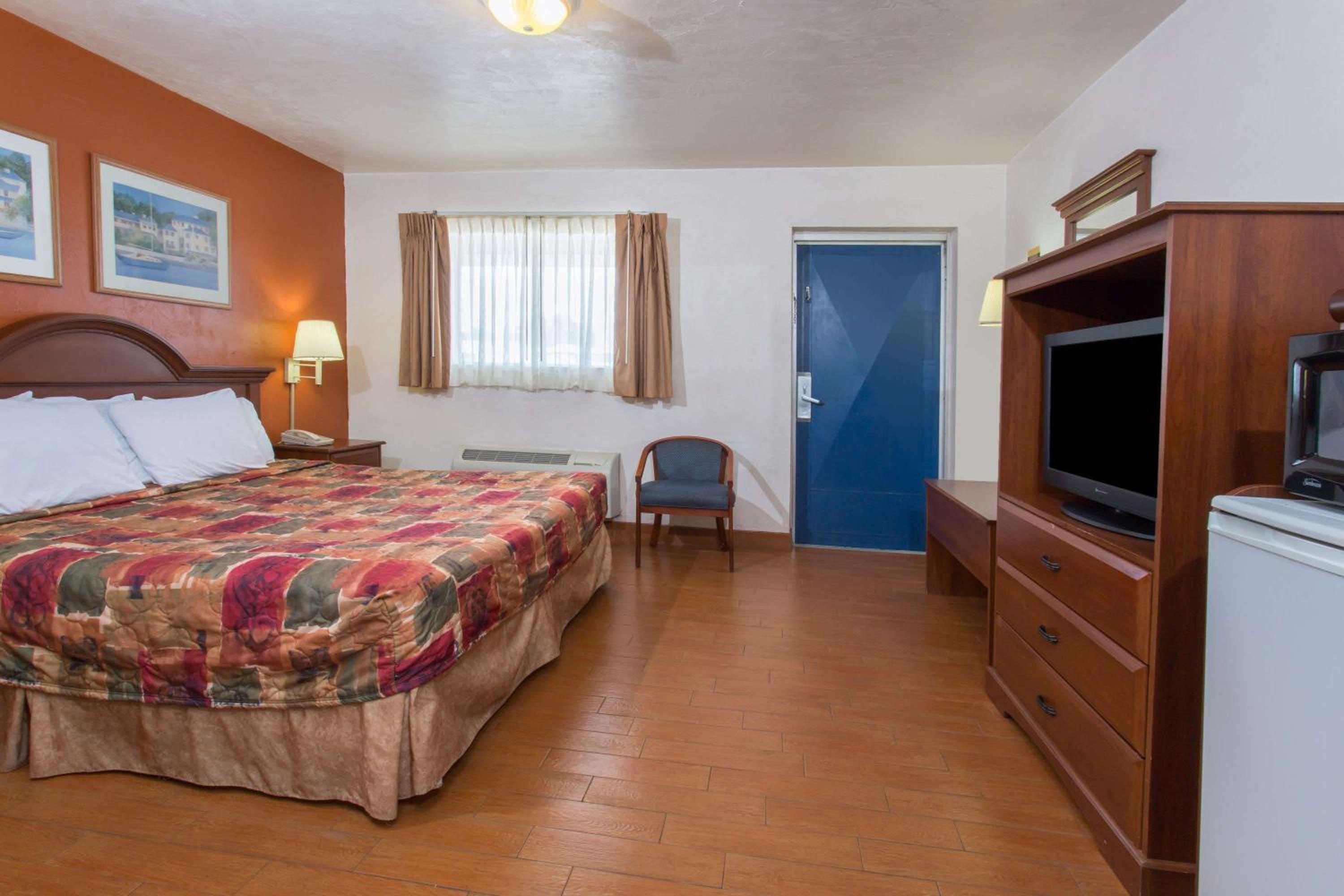 Punta Gorda Vacations - Knights Inn Arcadia - Property Image 1