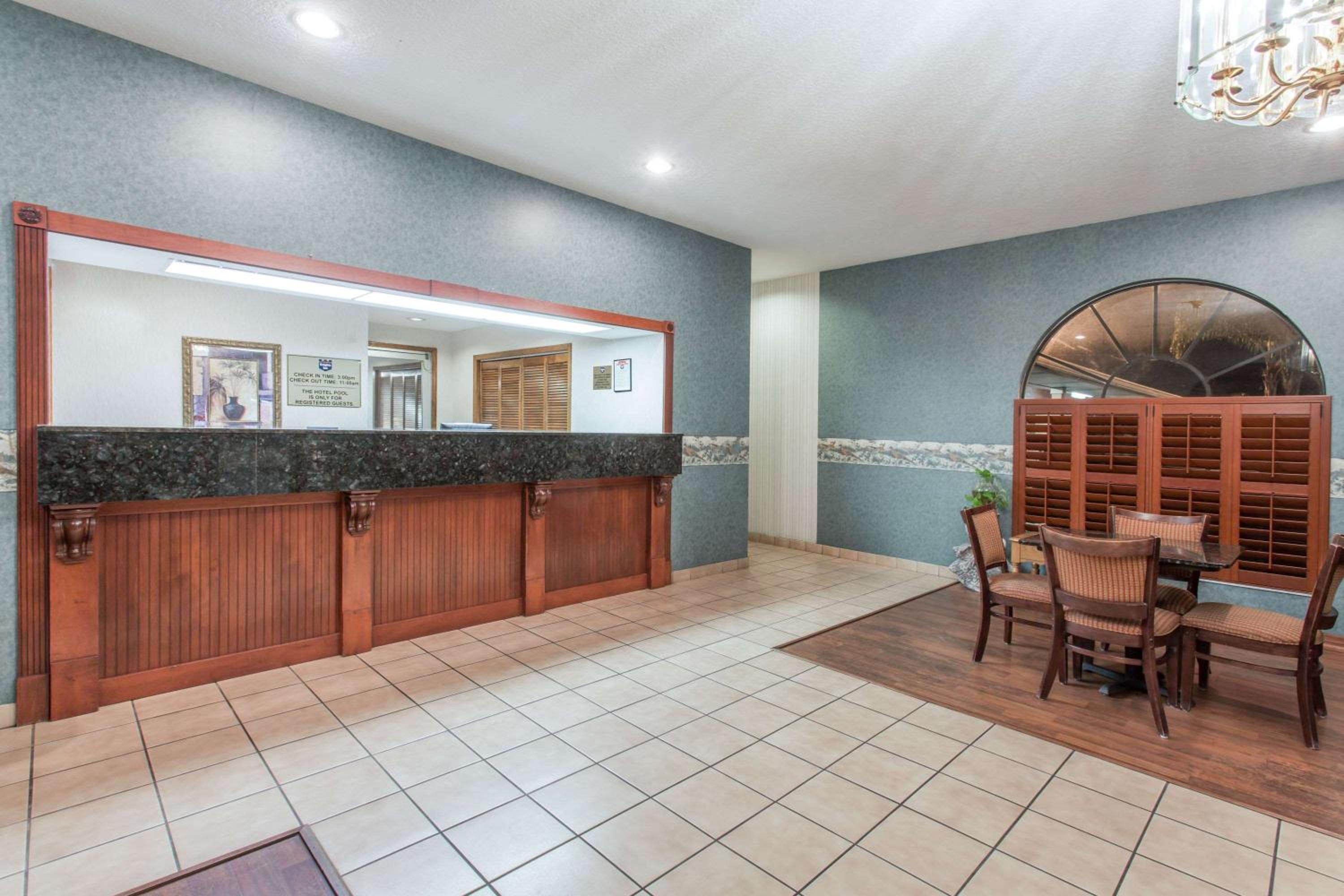 Knights Inn Arcadia - Property Image 4