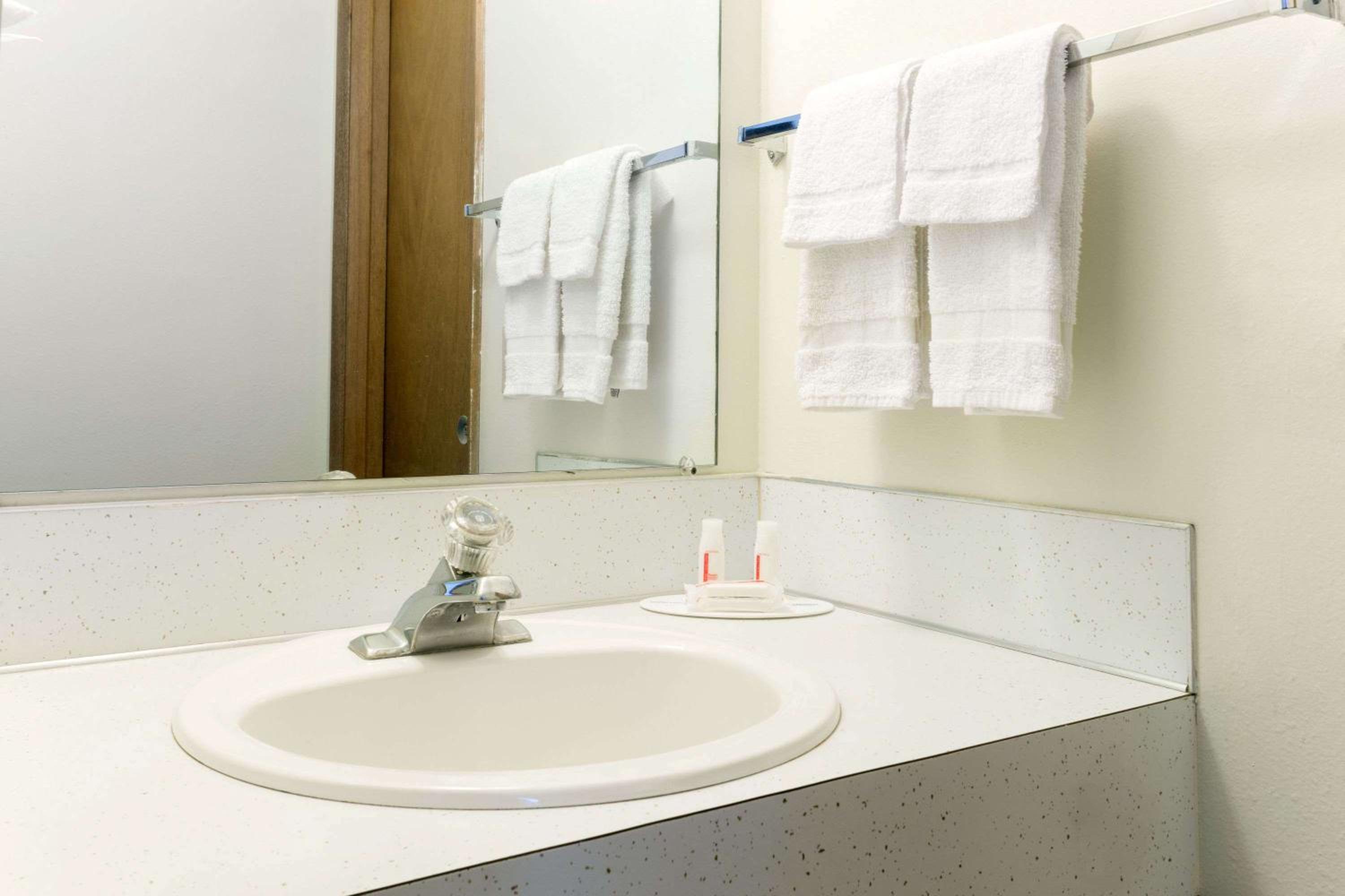 Baker City Vacations - Knights Inn - Baker City - Property Image 4