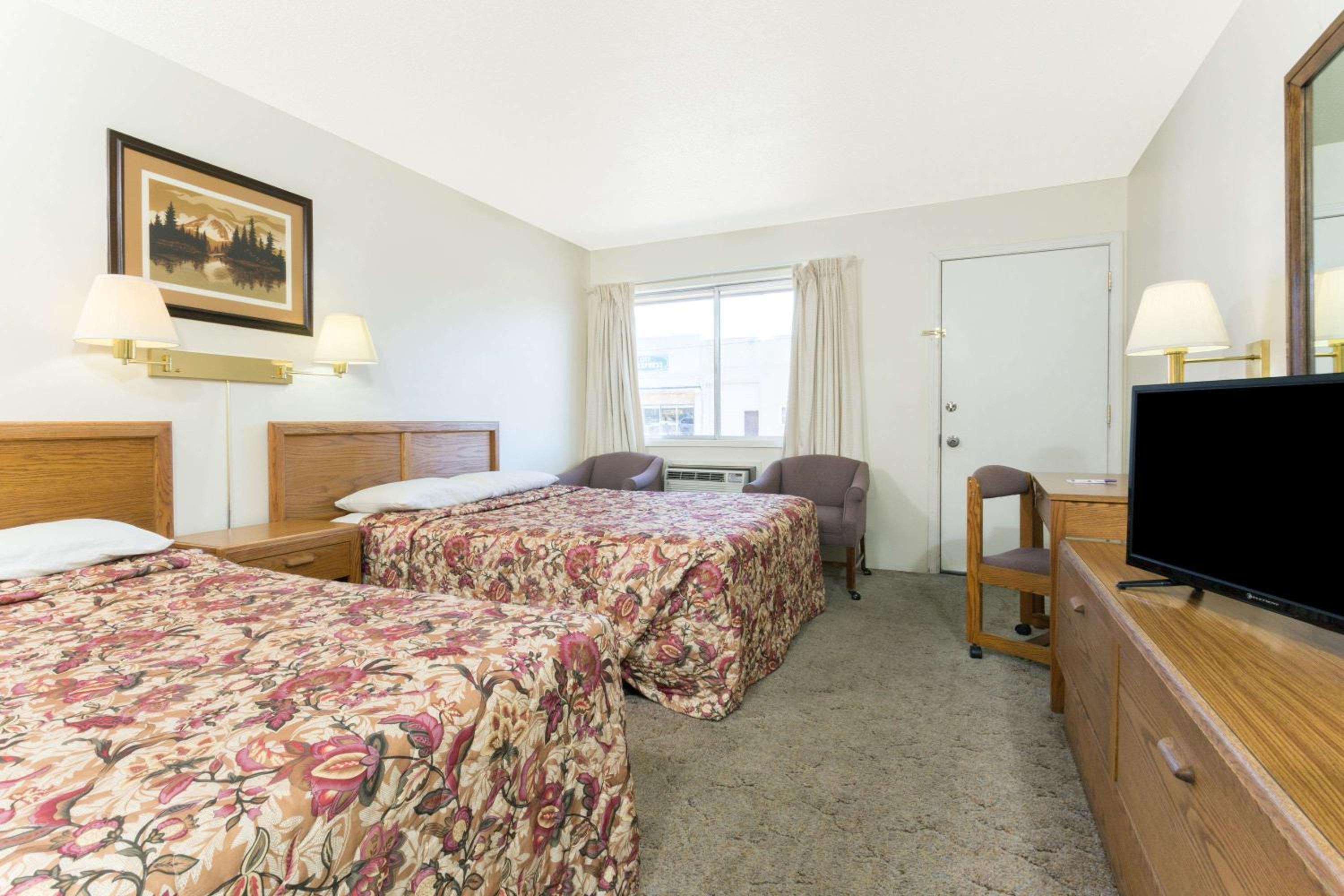 Baker City Vacations - Knights Inn - Baker City - Property Image 5