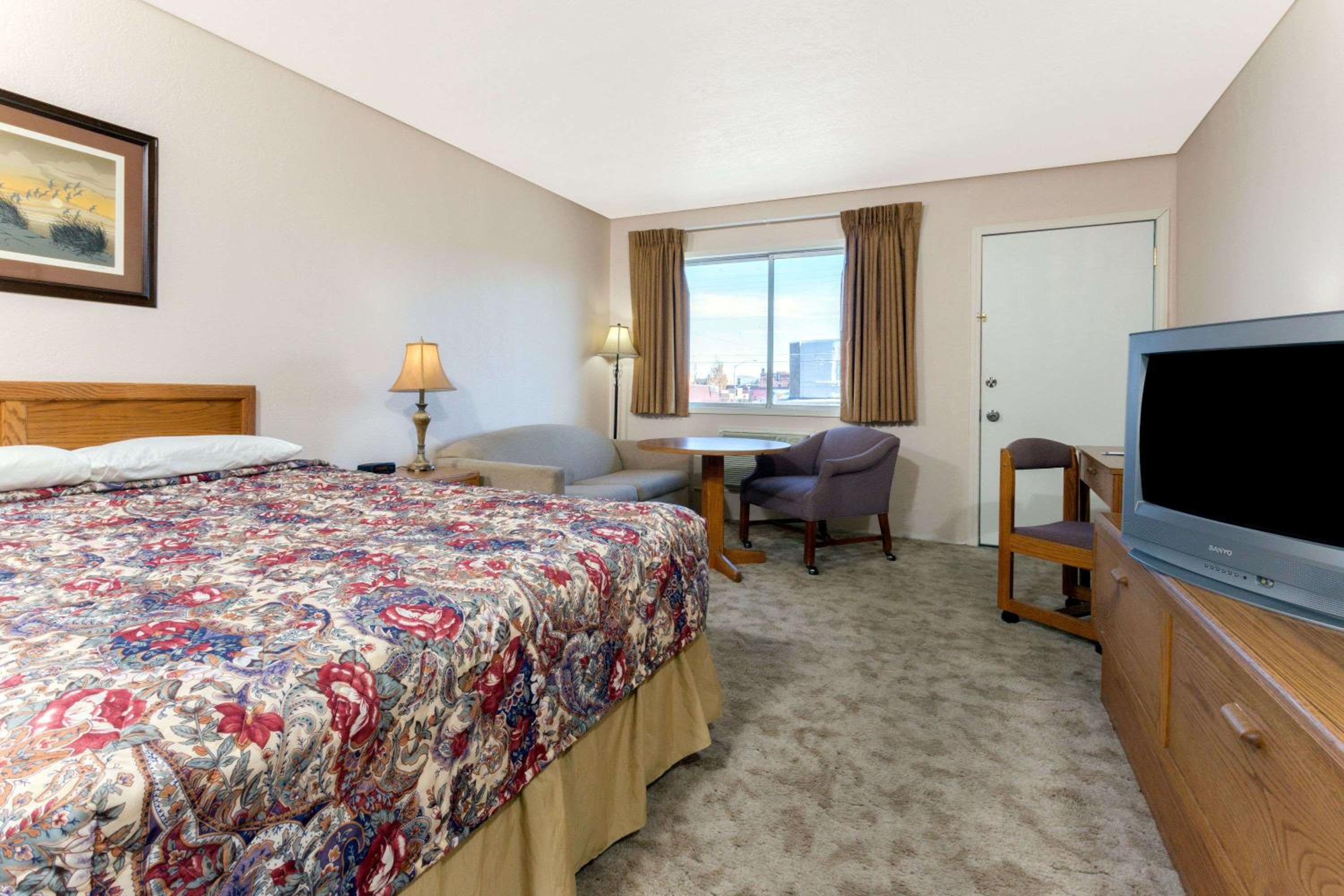 Baker City Vacations - Knights Inn - Baker City - Property Image 9