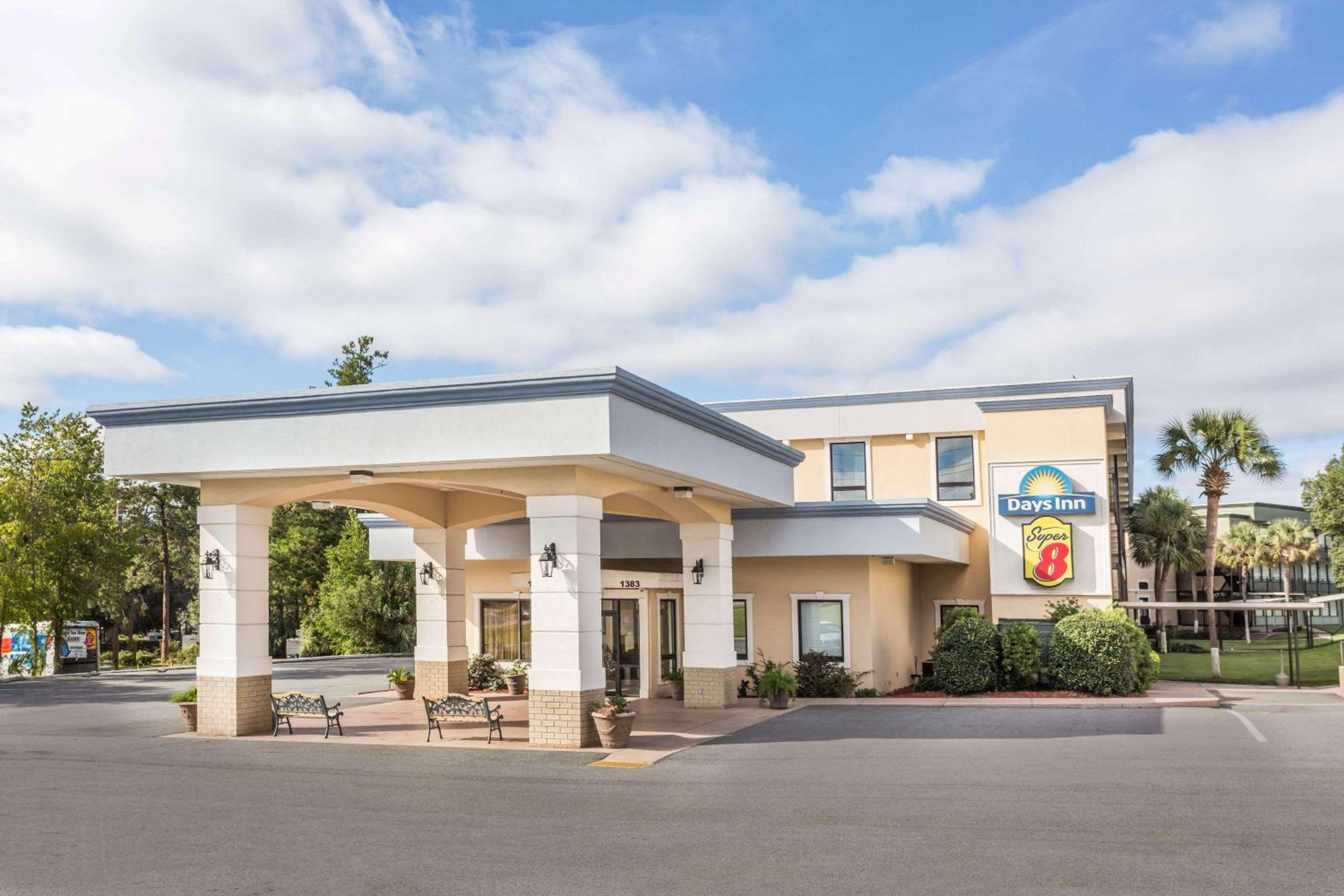 Valdosta Vacations - Super 8 by Wyndham Valdosta Mall - Property Image 31