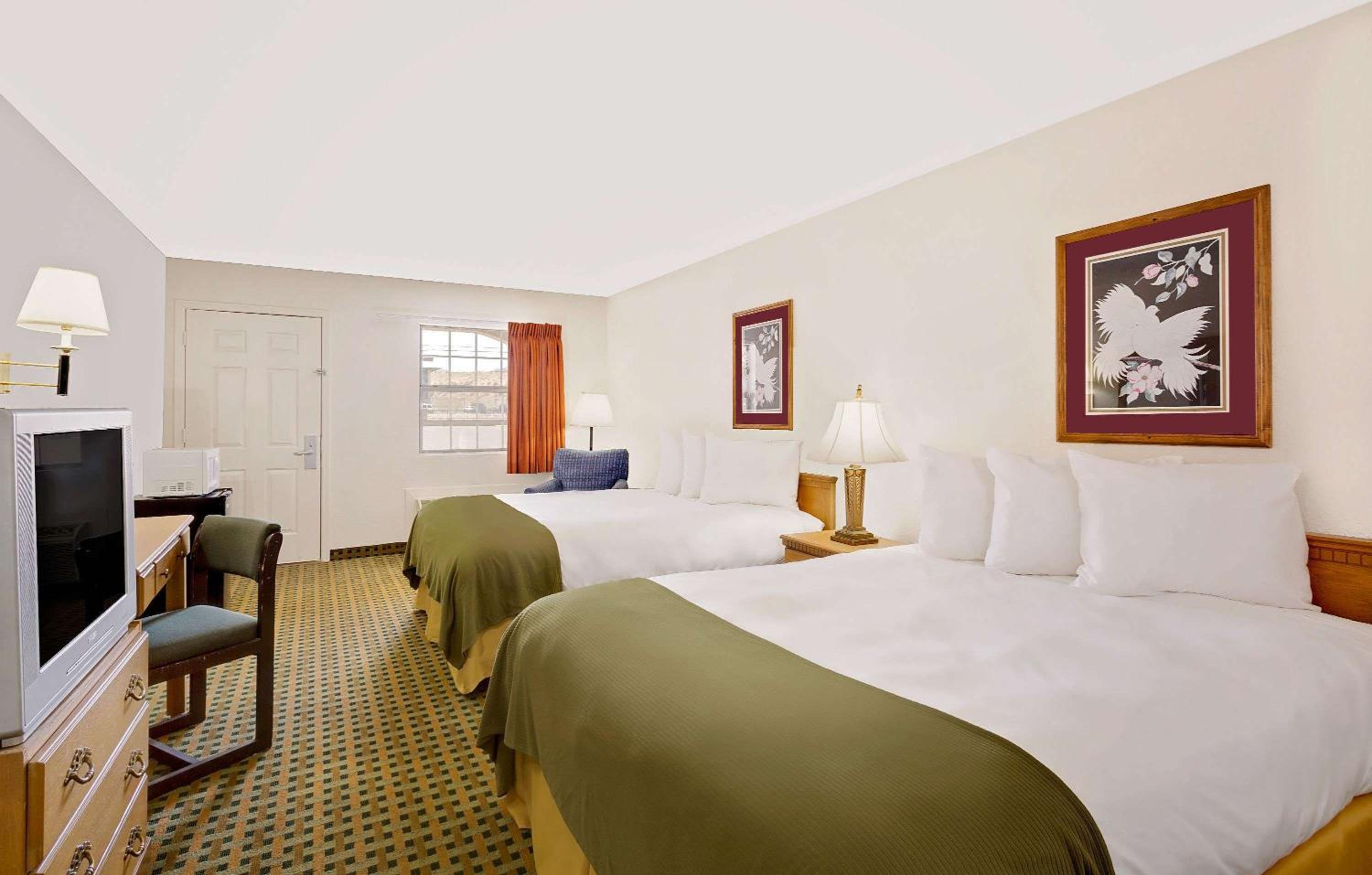 Kingman Vacations - Silver Queen Inn - Property Image 3